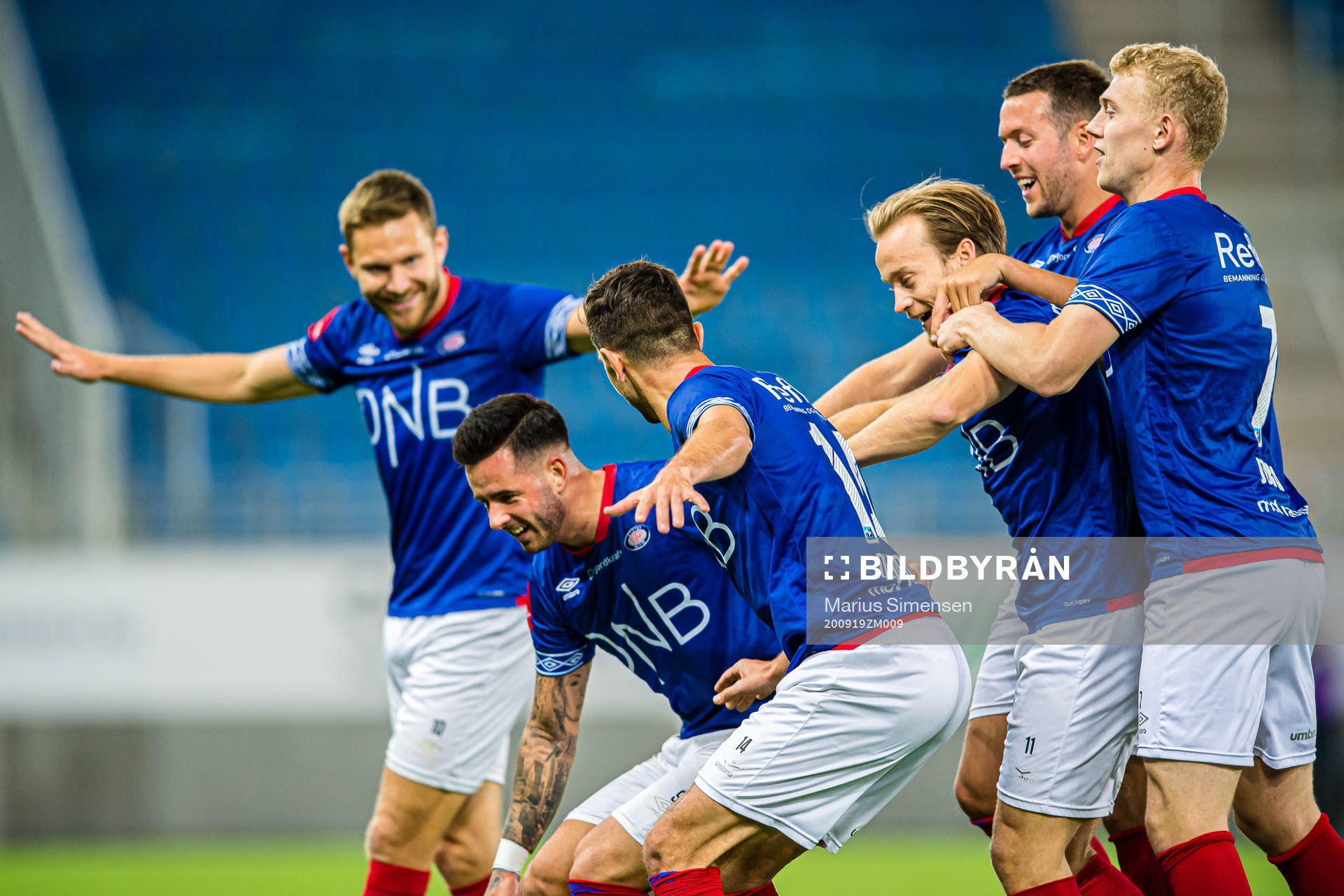 Aron Leonard Dønnum of Vålerenga celebrates