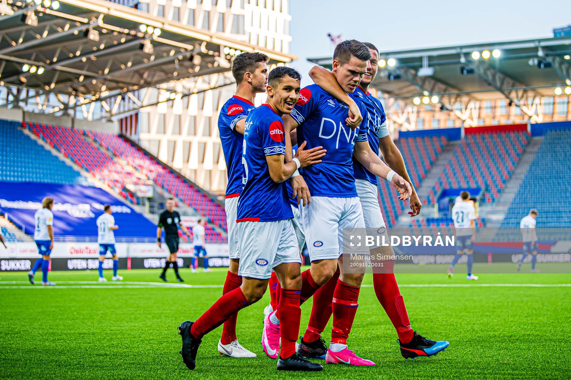 Vidar Örn Kjartansson of Vålerenga celebrates