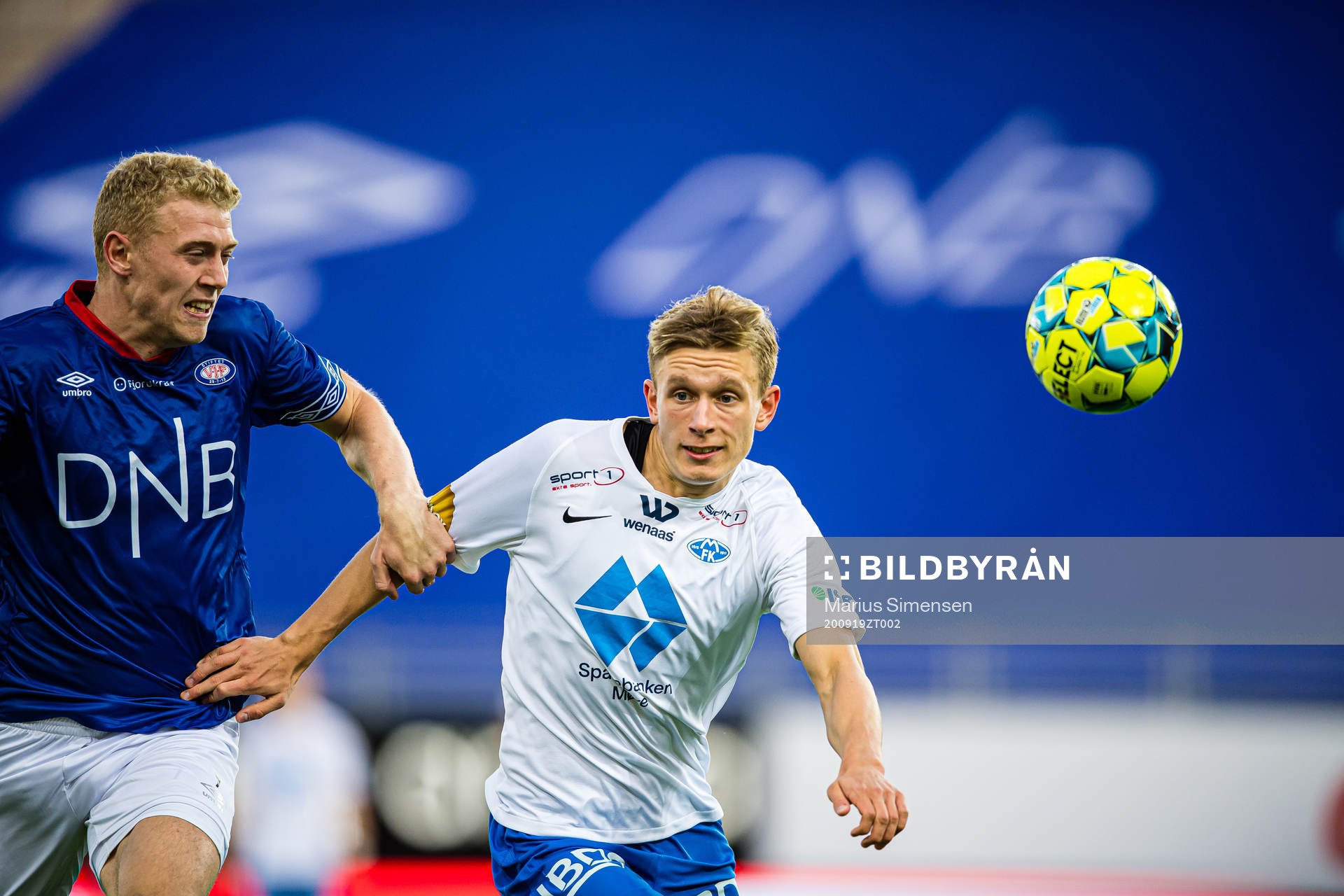 Henrik Rørvik Bjørdal of Vålerenga and Marcus Holmgren
