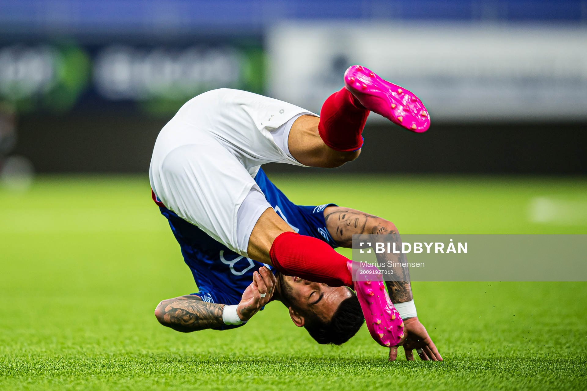 Aron Leonard Dønnum of Vålerenga celebrates