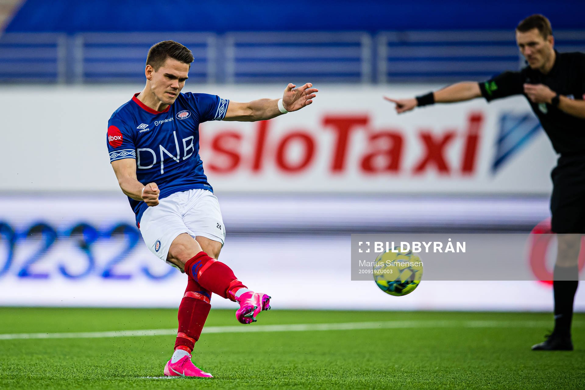 Vidar Örn Kjartansson of Vålerenga missing a penalty kick