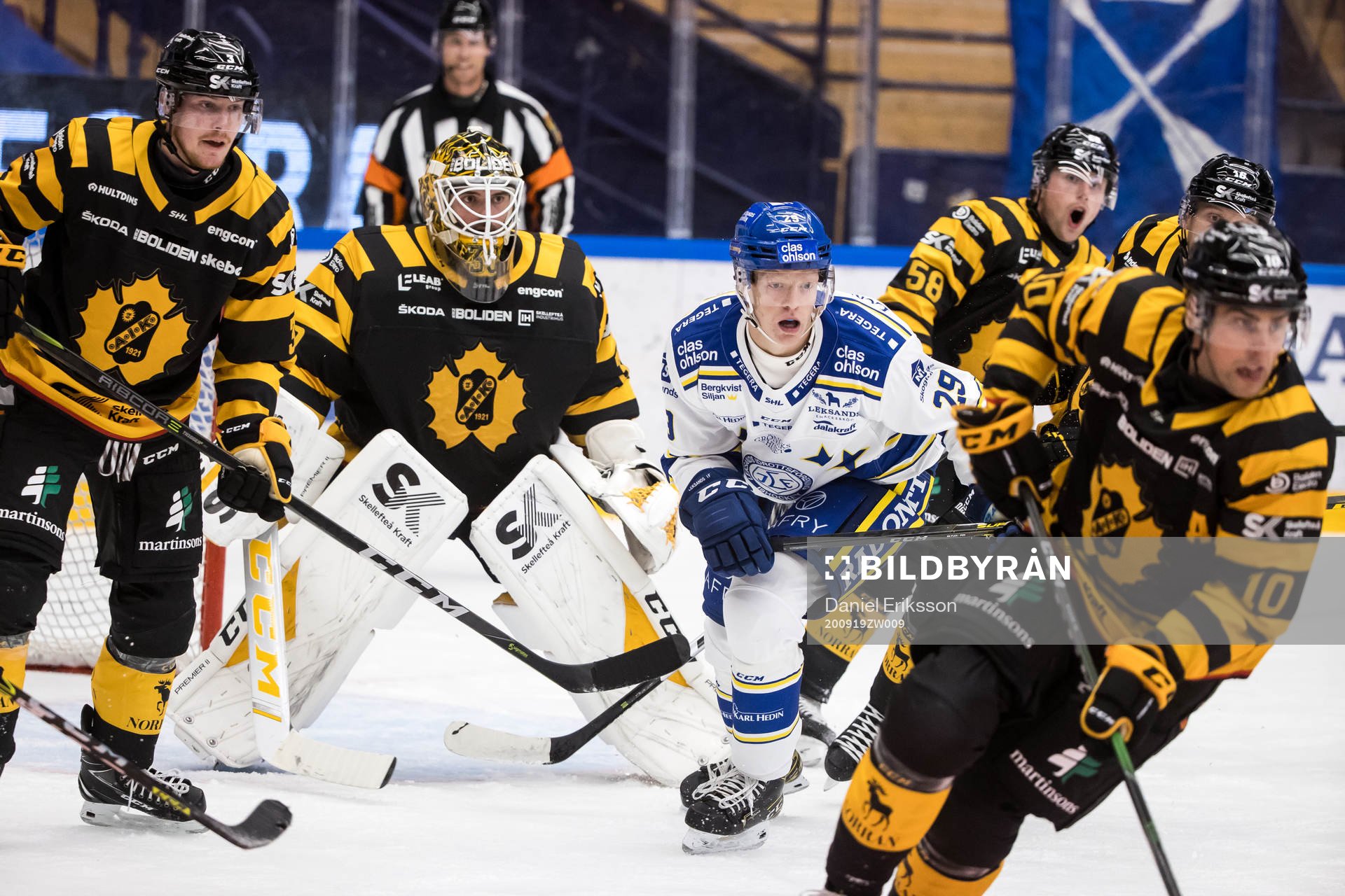 Skellefteås målvakt Gustaf Lindvall och Leksands Emil