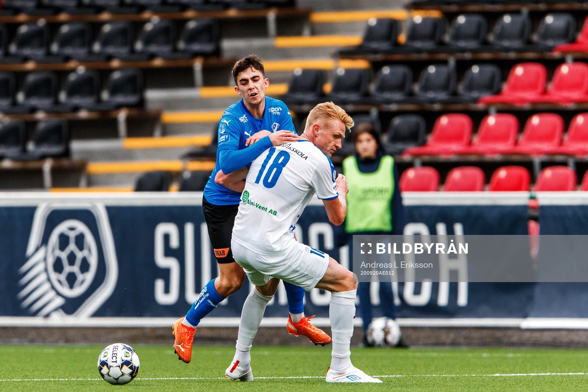 Halmstads Emil Tot Wikström och Akropolis Nicklas Maripuu