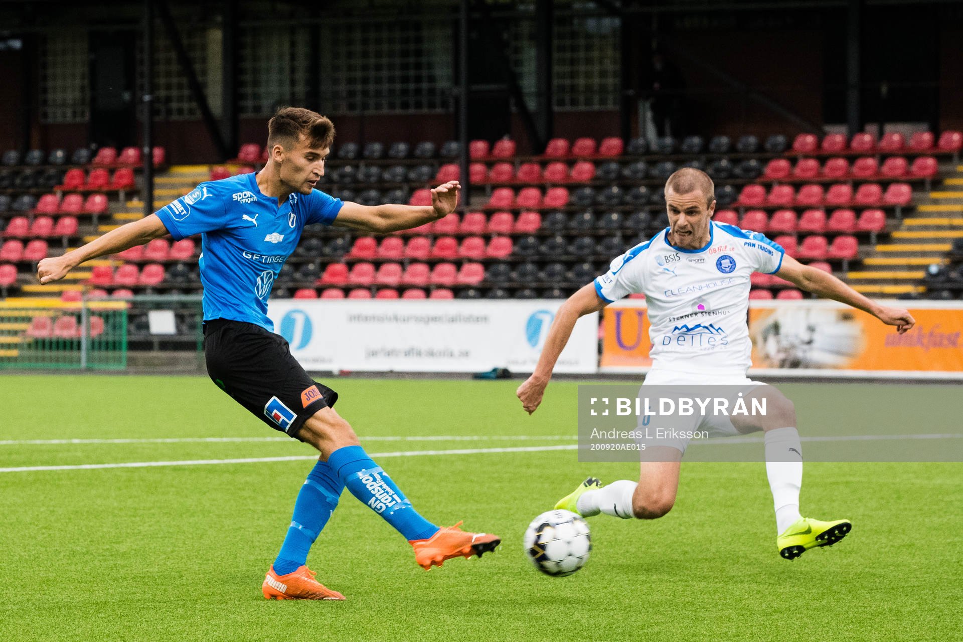 Halmstads Rasmus Wiedesheim-Paul med ett skott förbi
