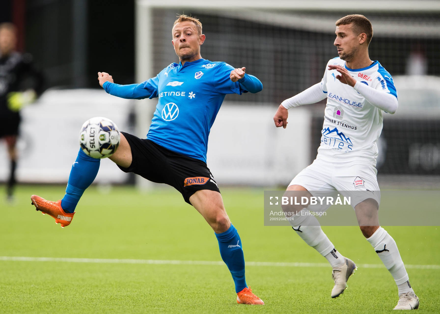 Halmstads Joel Allansson och Akropolis Lamine Nekrouf