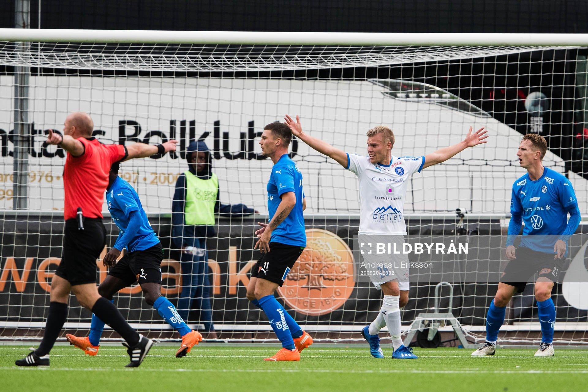 Akropolis Martin Falkeborn reagerar på en handssituation