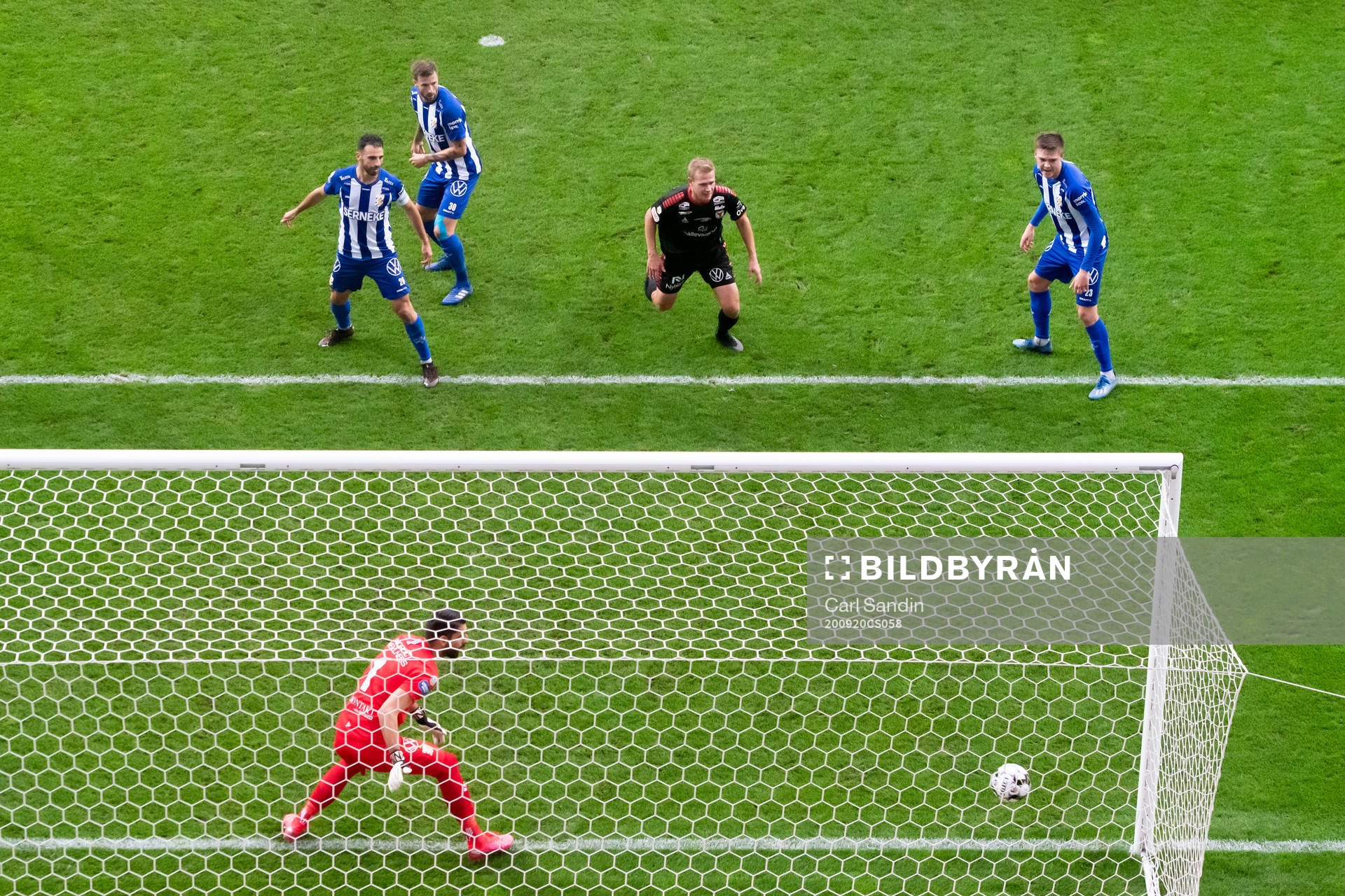 Kalmars Douglas Bergqvist gör 0-1 bakom of IFK Göteborgs