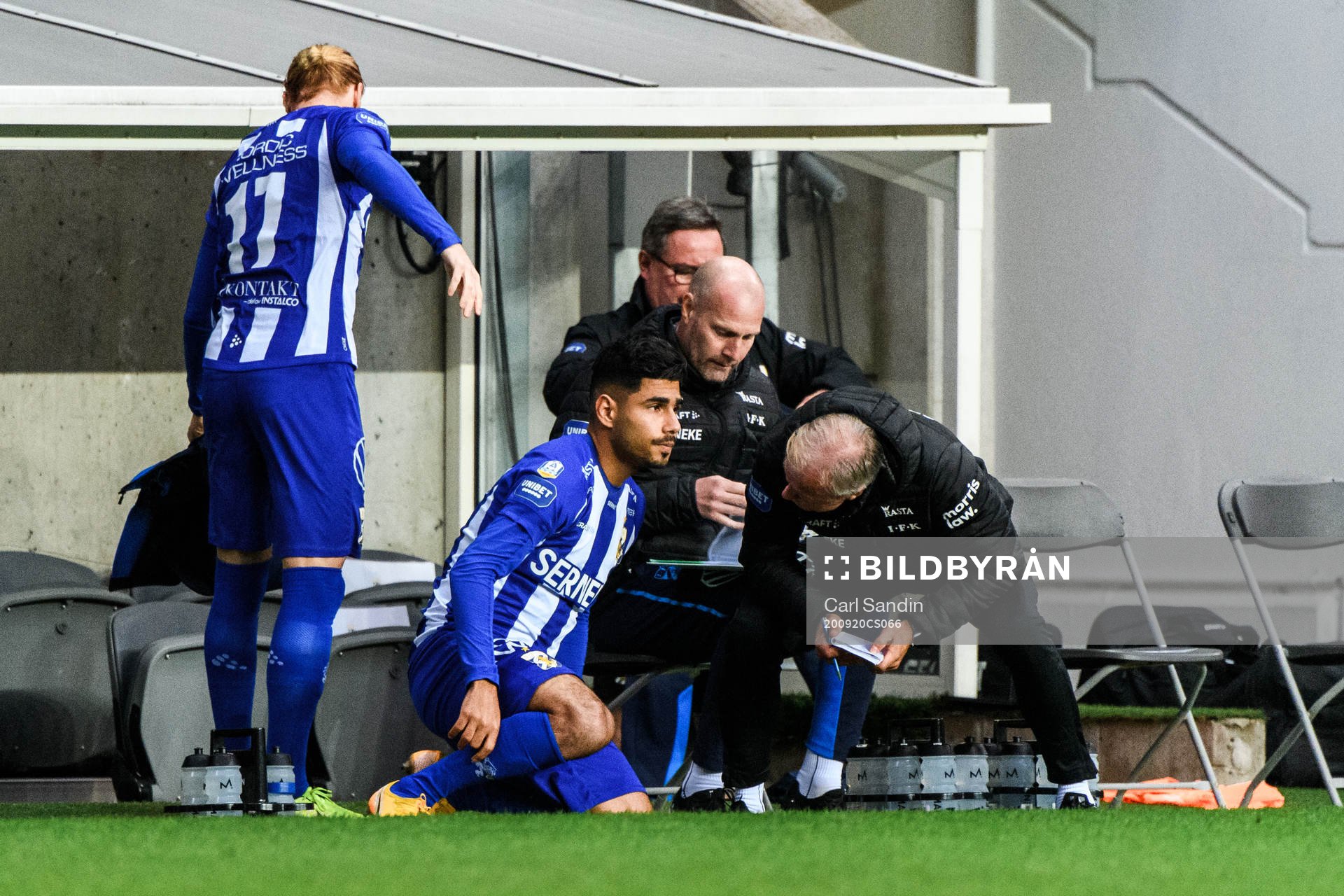 IFK Göteborg Alexander Farnerud och Hosam Aiesh inväntar
