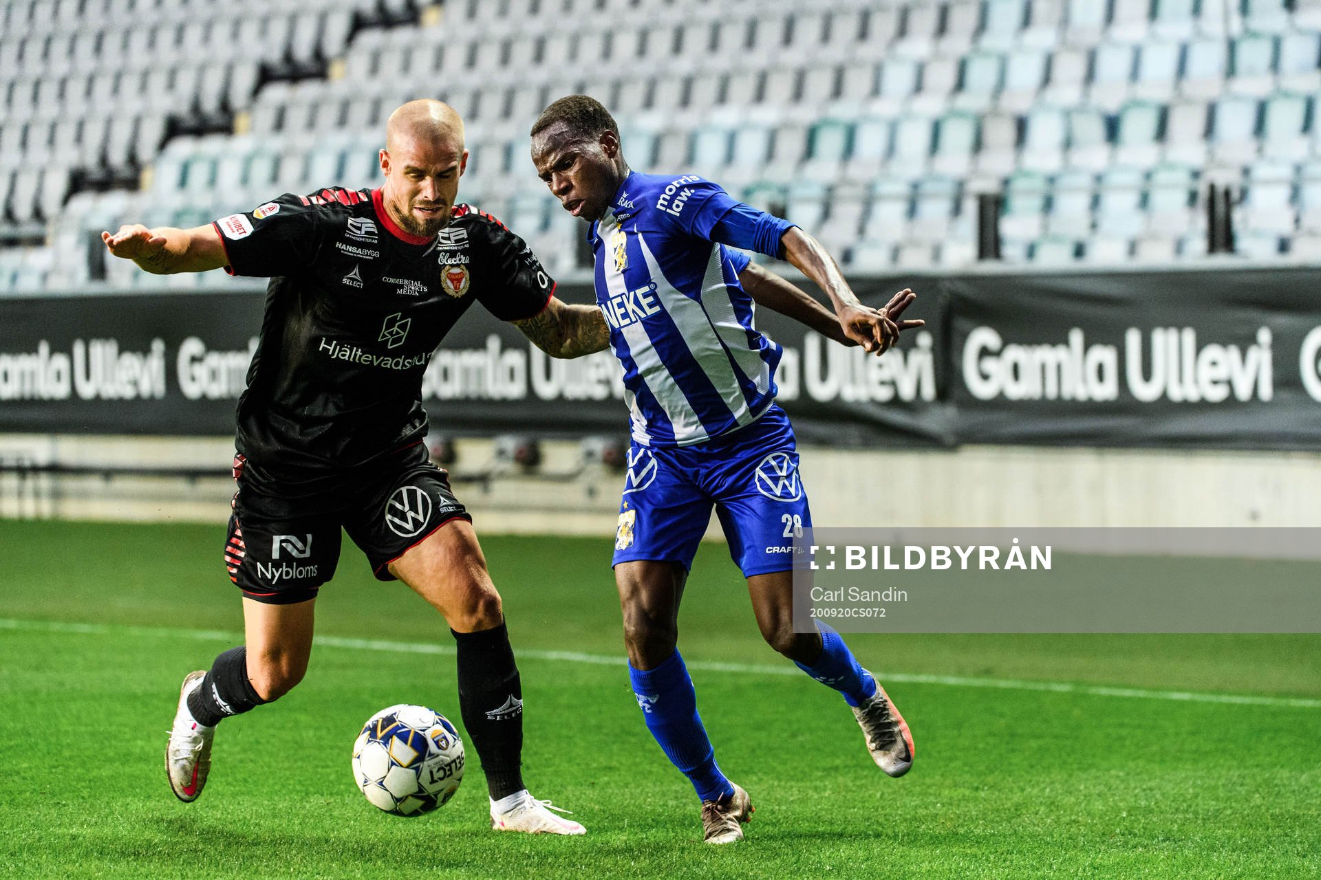 Kalmars Douglas Bergqvist och IFK Göteborg Alhassan Yusuf