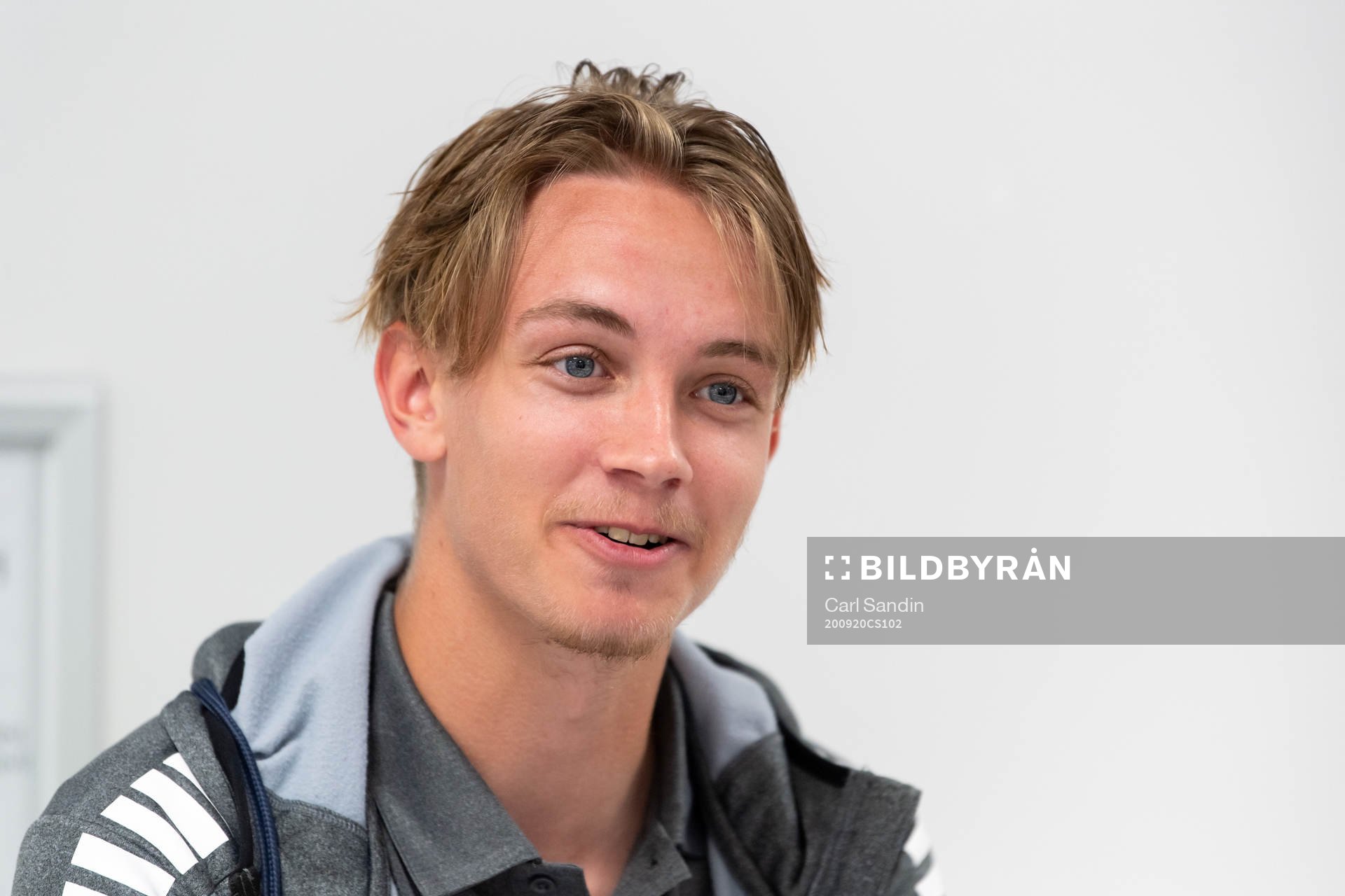 Kalmars Isak Magnusson blir intervjuad