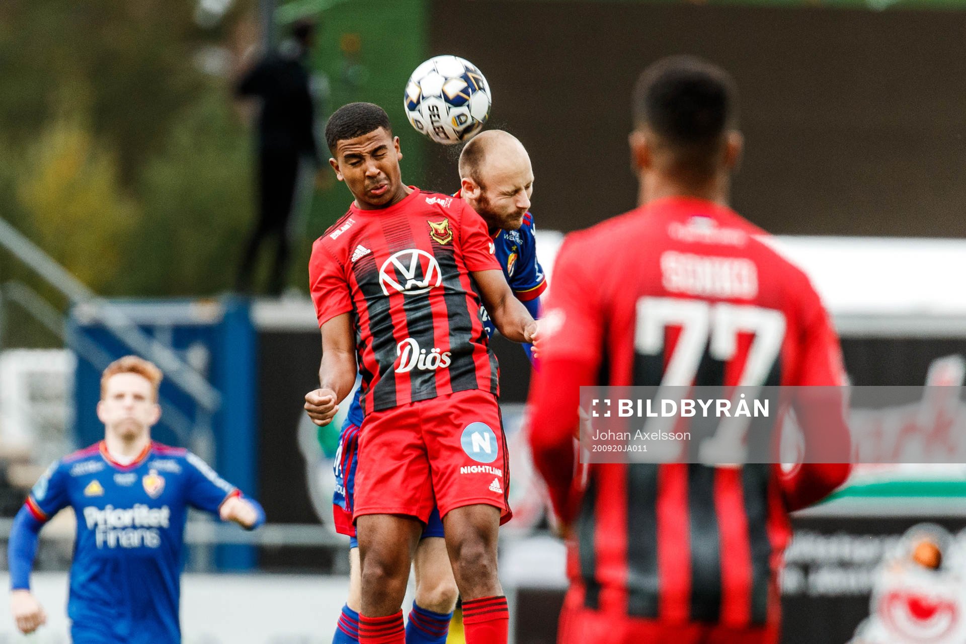 Östersunds Nebiyou Perry och Djurgårdens Curtis Edwards