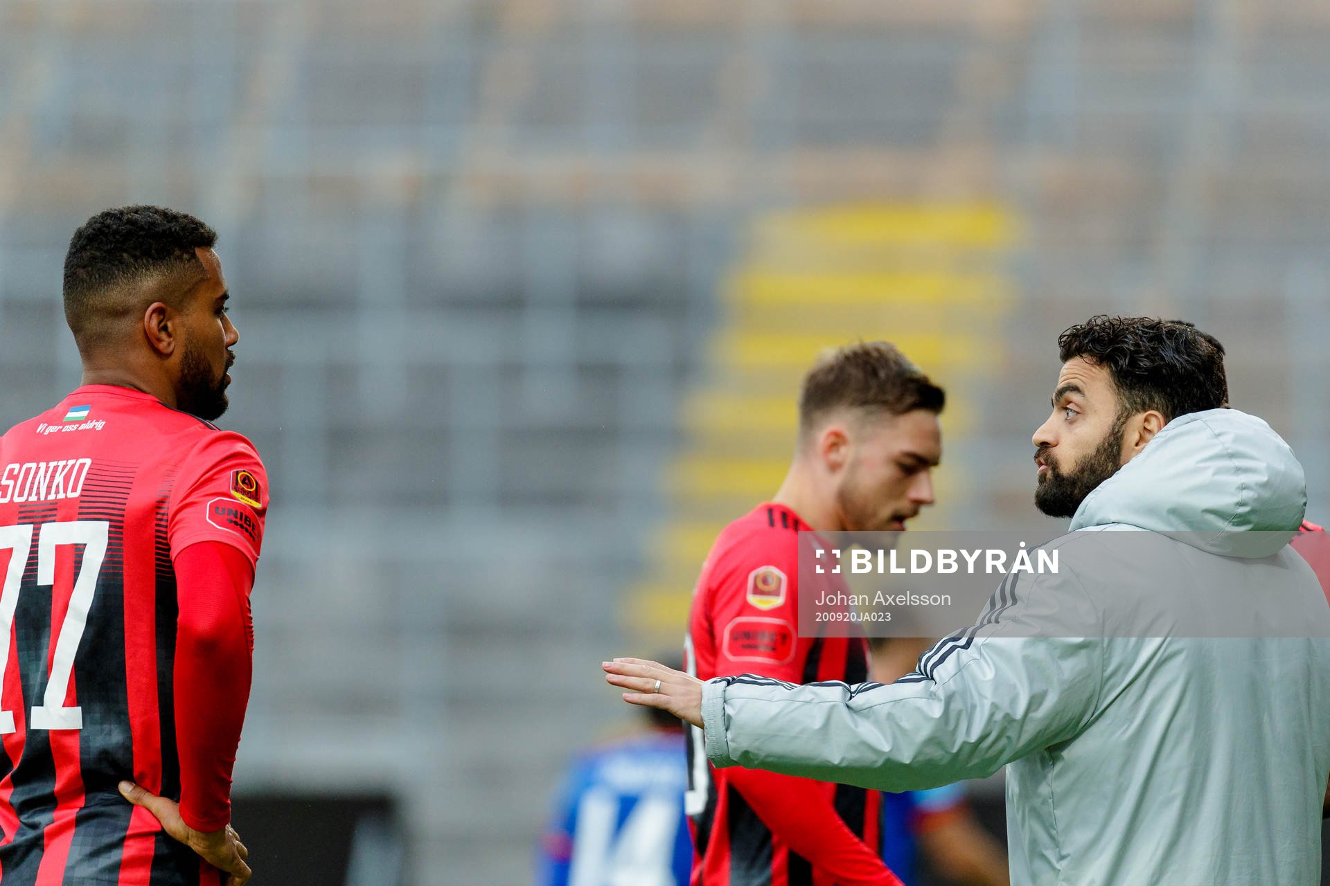 Östersunds assisterande tränare Amir Azrafshan i samtla