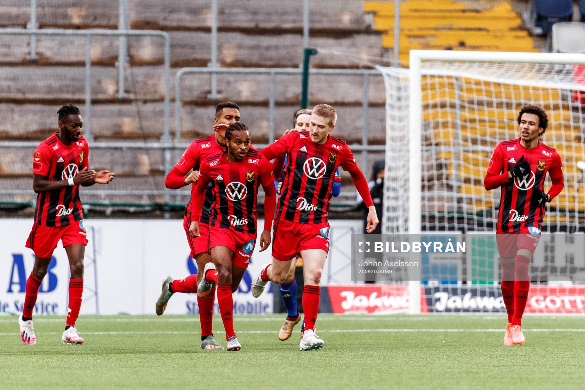Östersunds Francis Jon-Baptiste  och Felix Hörberg jublar