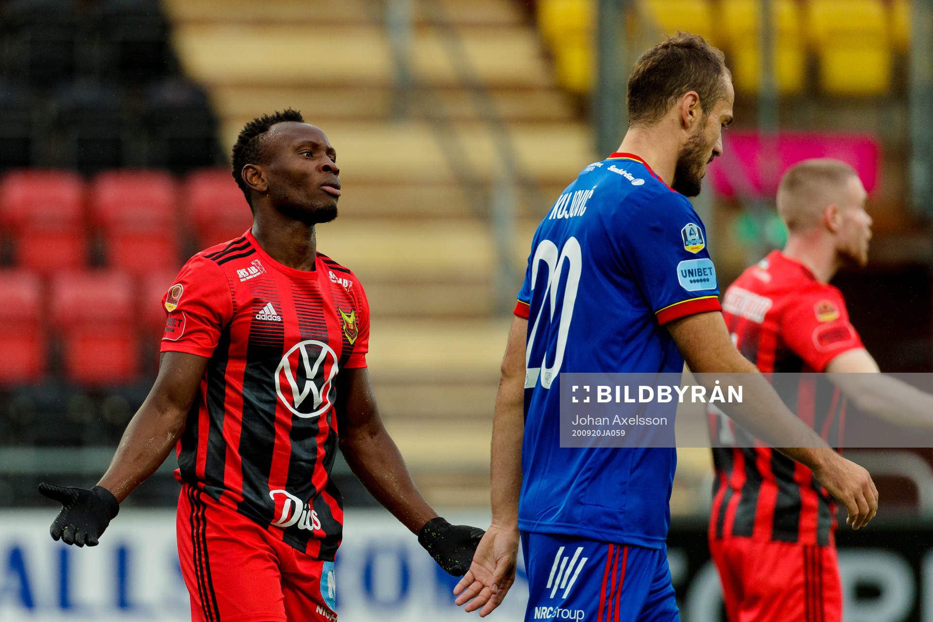 Östersunds Sam Mensiro  reagerar