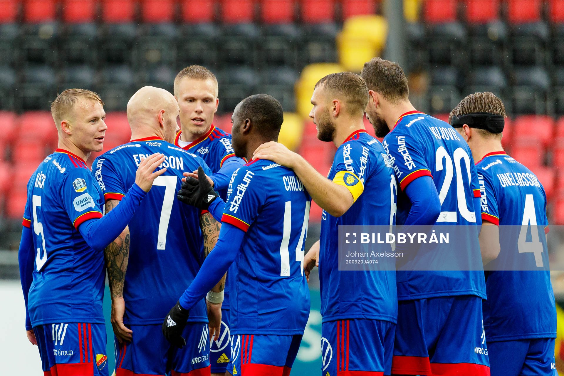 Djurgårdens Magnus Eriksson jublar med lagkamrater