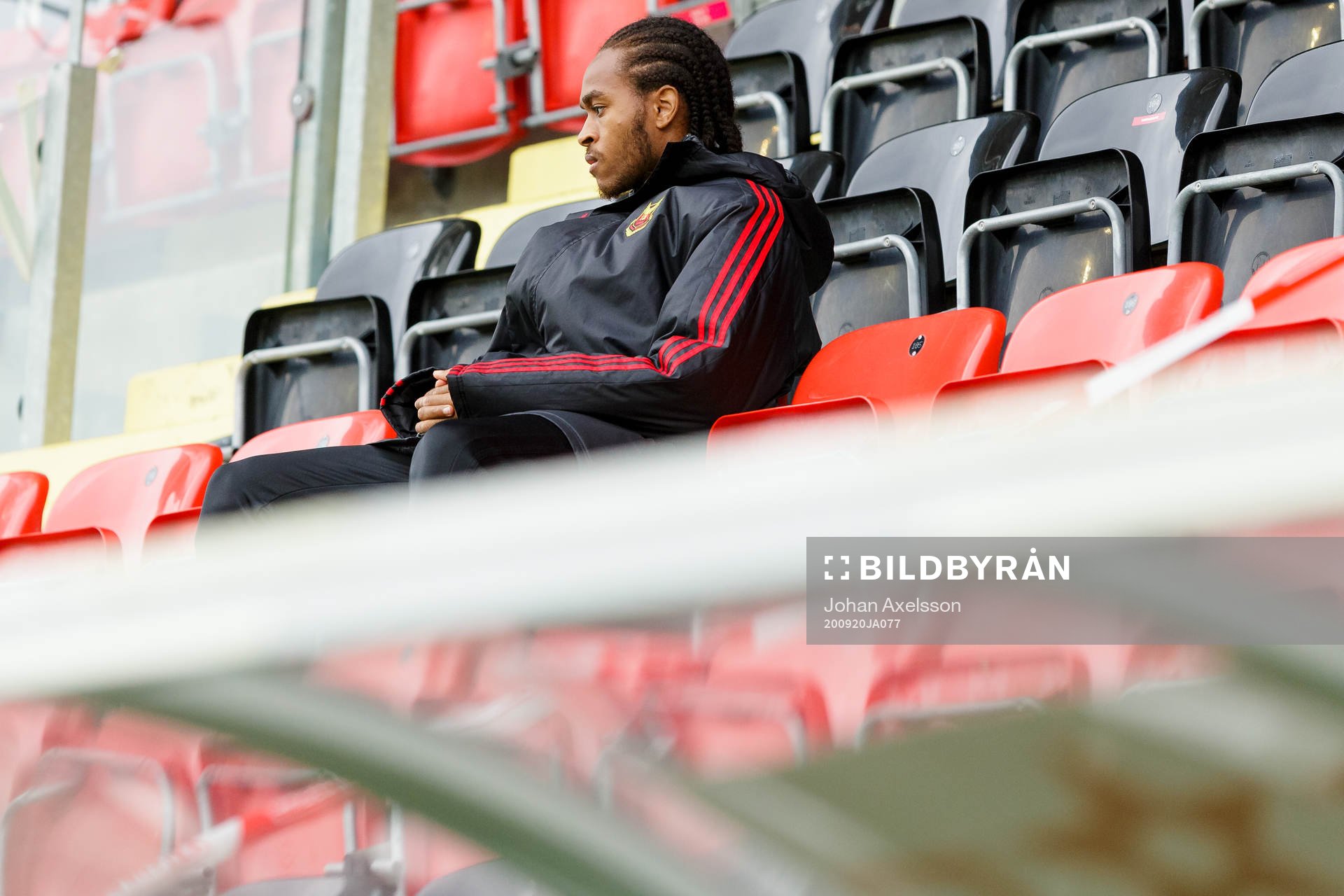 Östersunds Francis Jon-Baptiste på avbytarbänken
