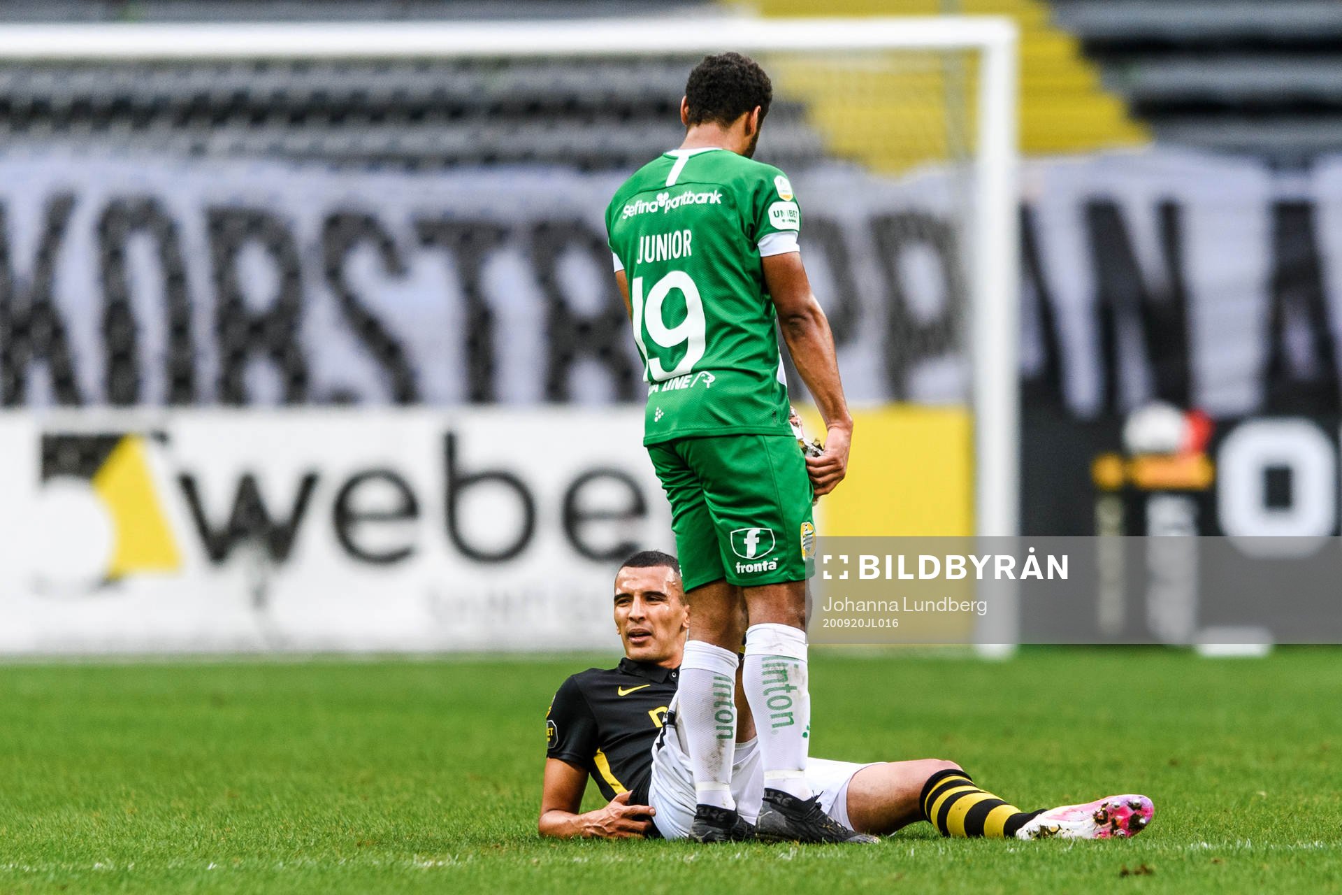 s Nabil Bahoui har ont och får hjälp av Hammarbys