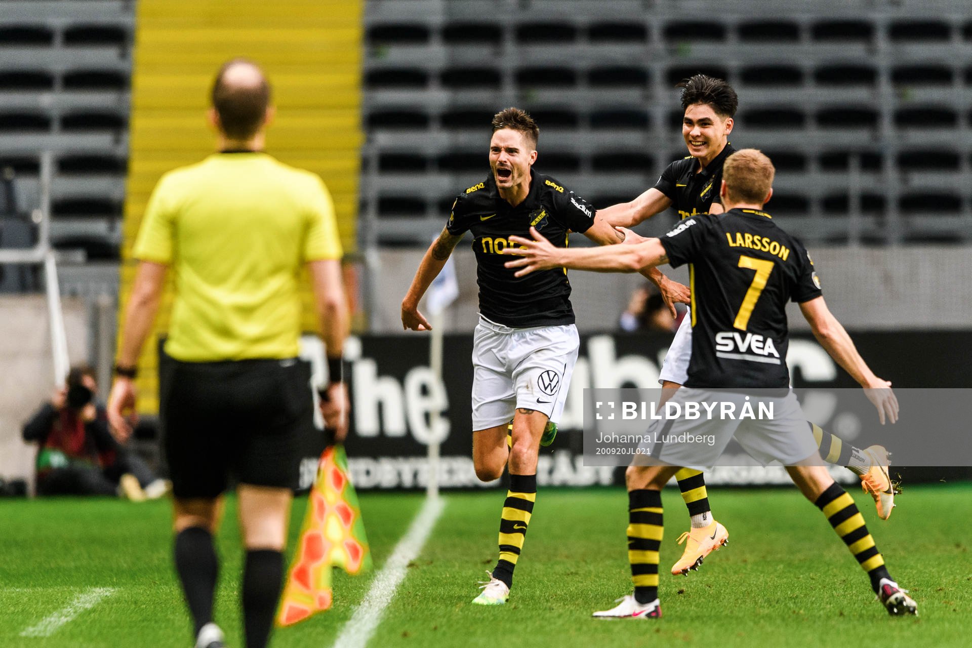 s Mikael Lustig jublar