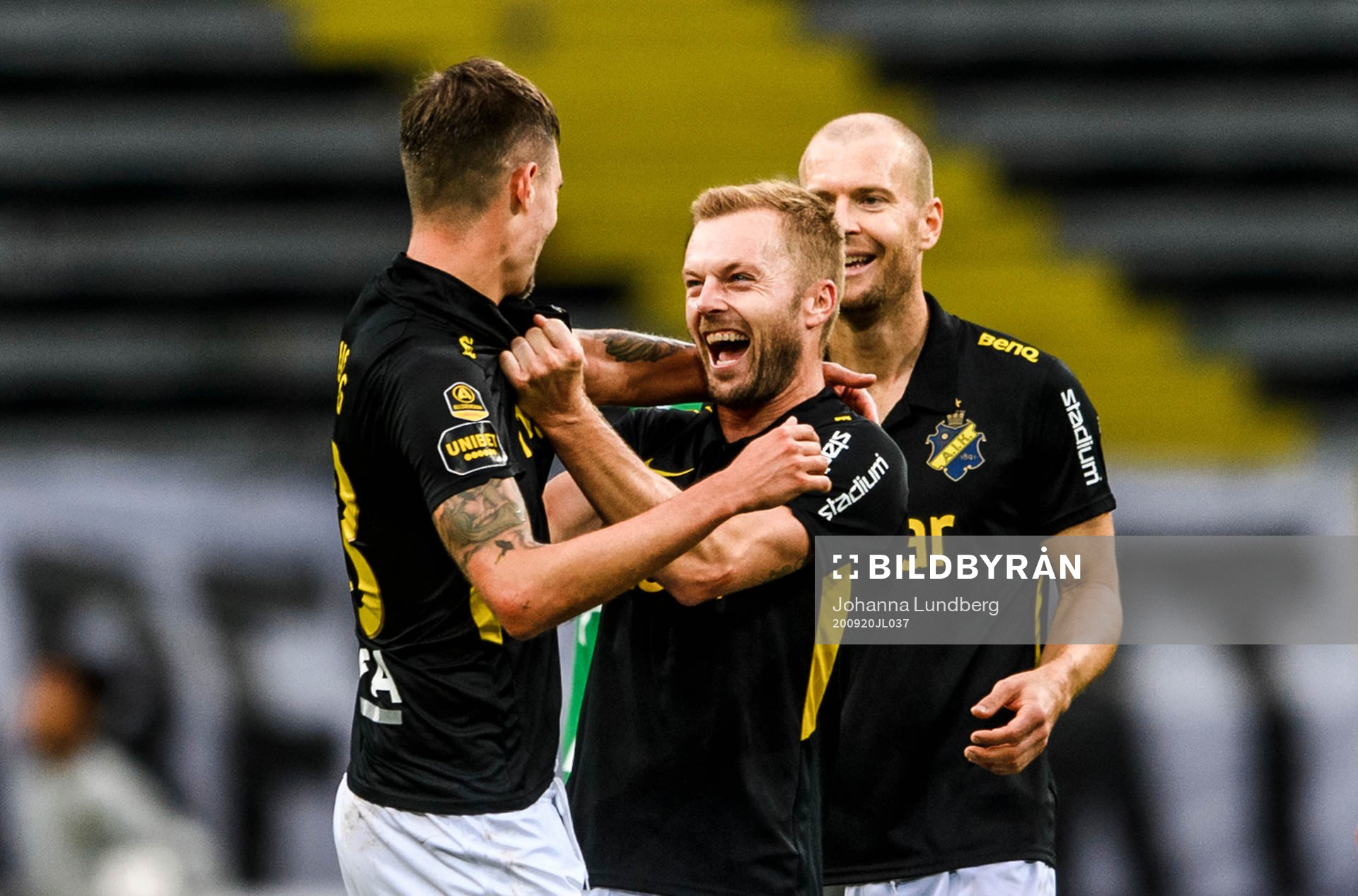 s Mikael Lustig , Sebastian Larsson och Per Karlsson jublar