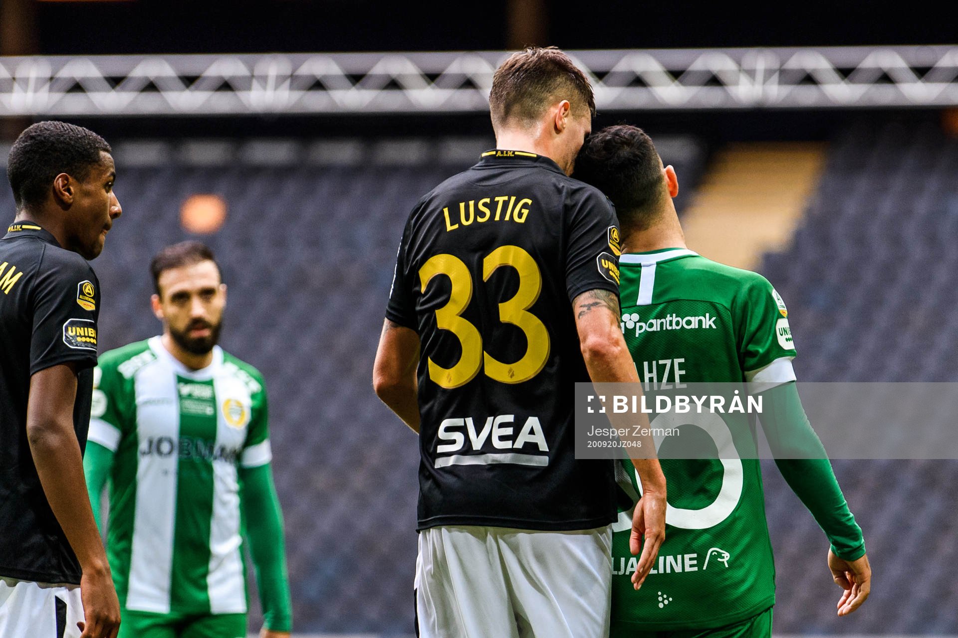 s Mikael Lustig i en situation med Hammarbys Mohanad Jeahze