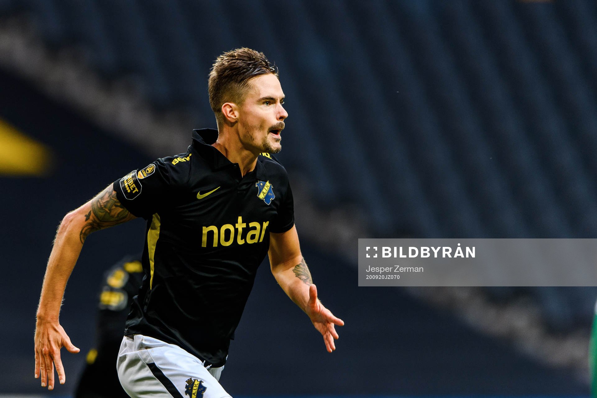 s Mikael Lustig jublar