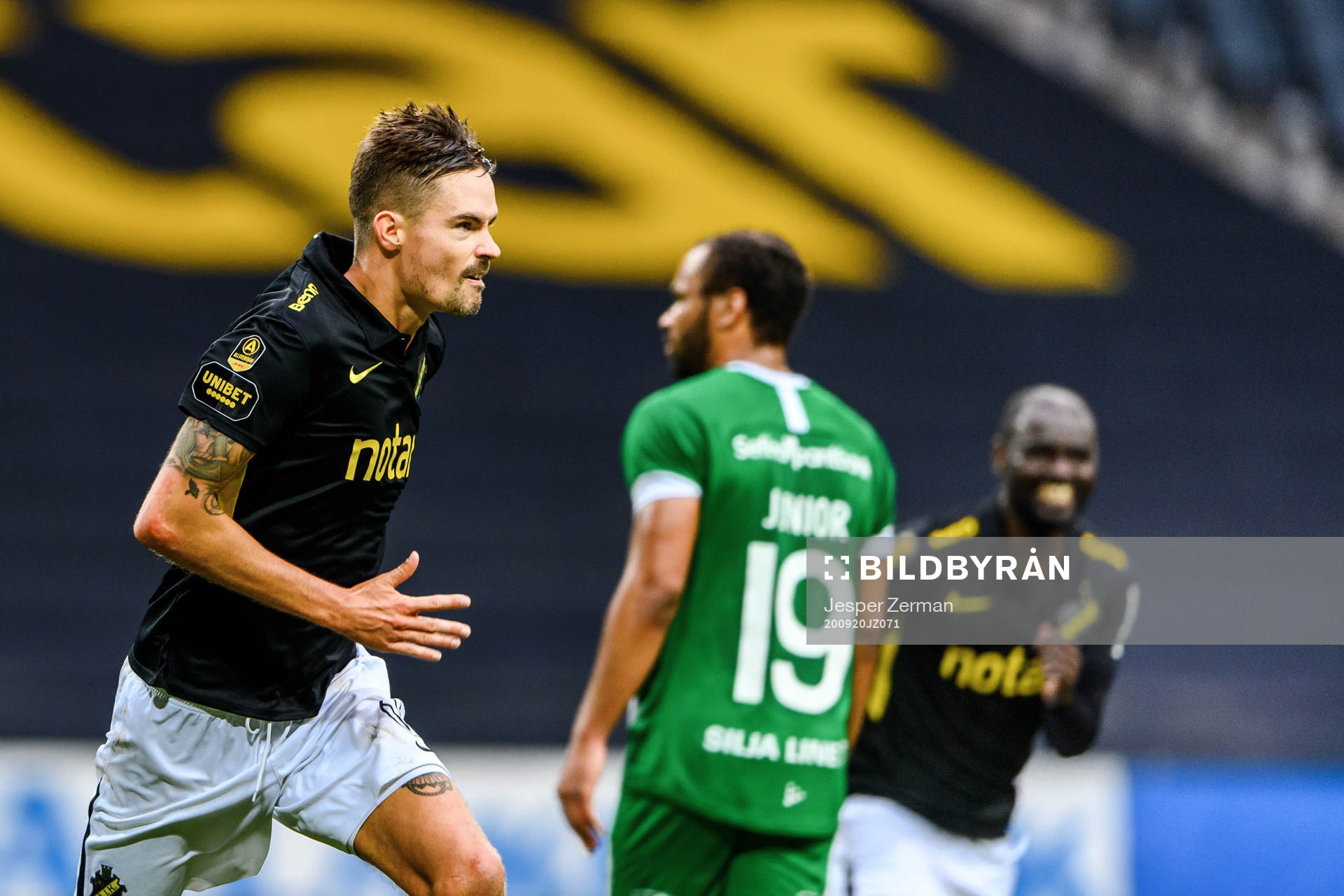 AIK:s Mikael Lustig jublar efter 3-0 under fotbollsmatchen i Allsvenskan mellan AIK och Hammarby den 20 september 2020 i Stockholm.