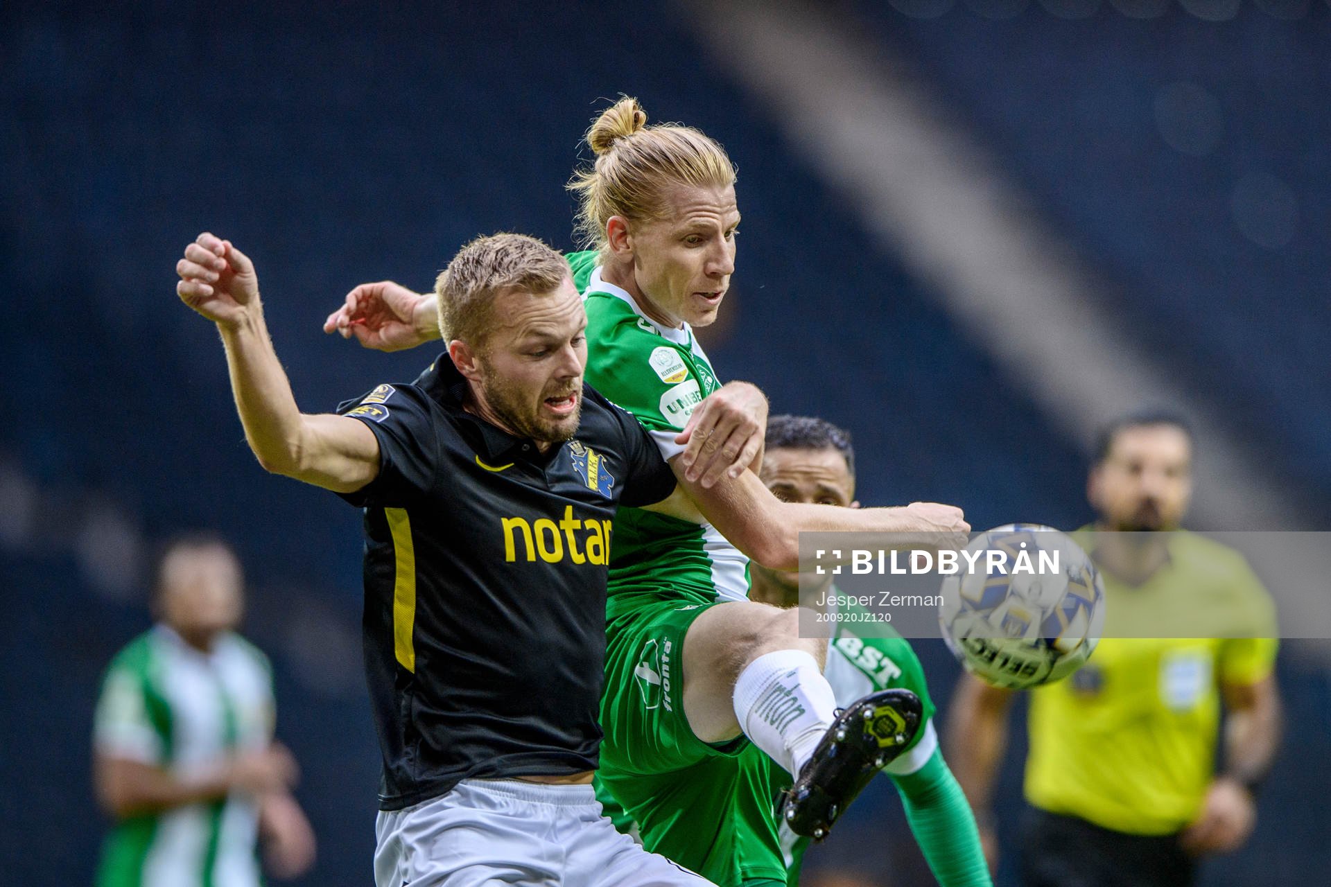 s Sebastian Larsson och Hammarbys Gustav Ludwigson