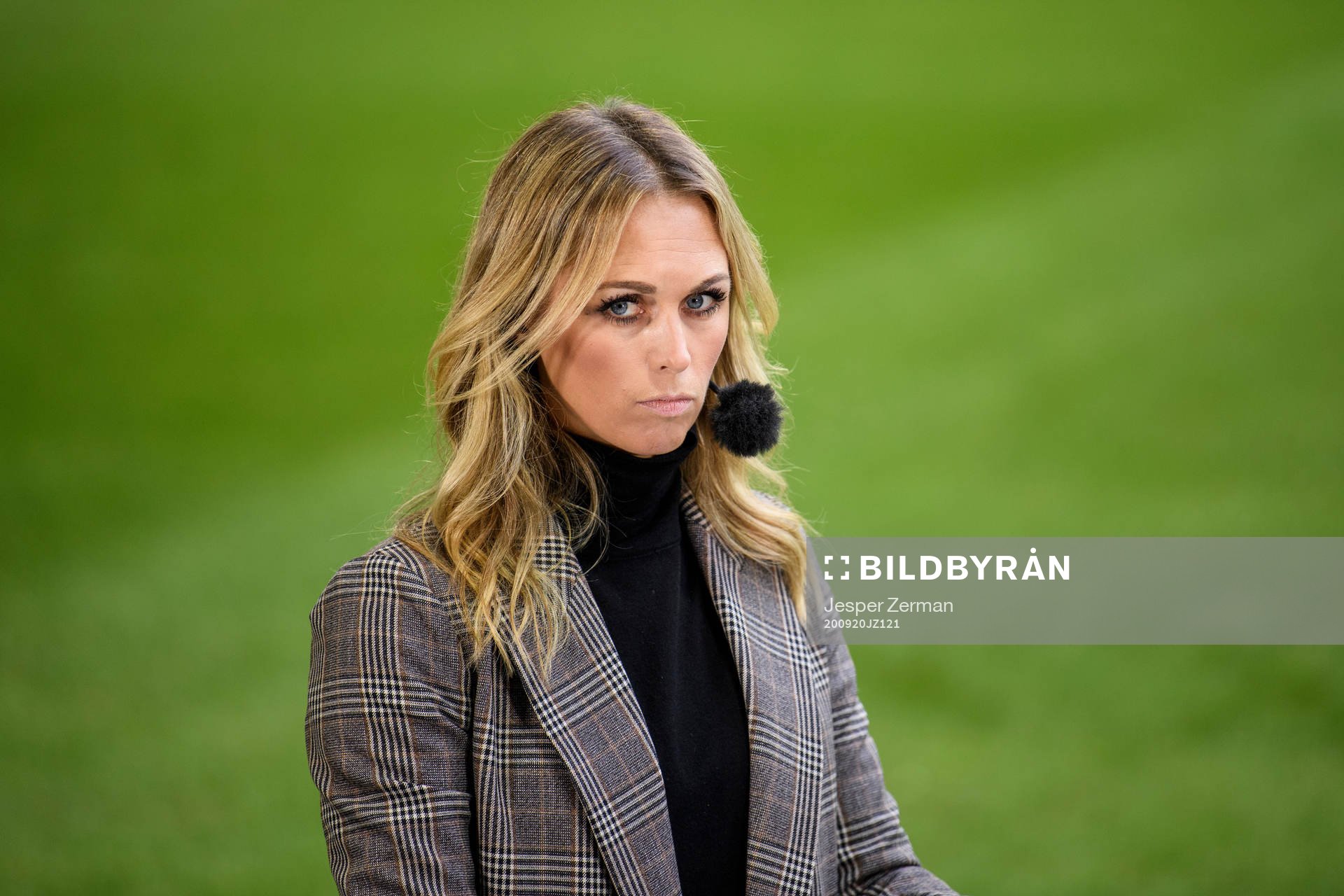 Karin Frick i Dplays studio under fotbollsmatchen i Allsvenskan mellan AIK och Hammarby den 20 september 2020 i Stockholm.
