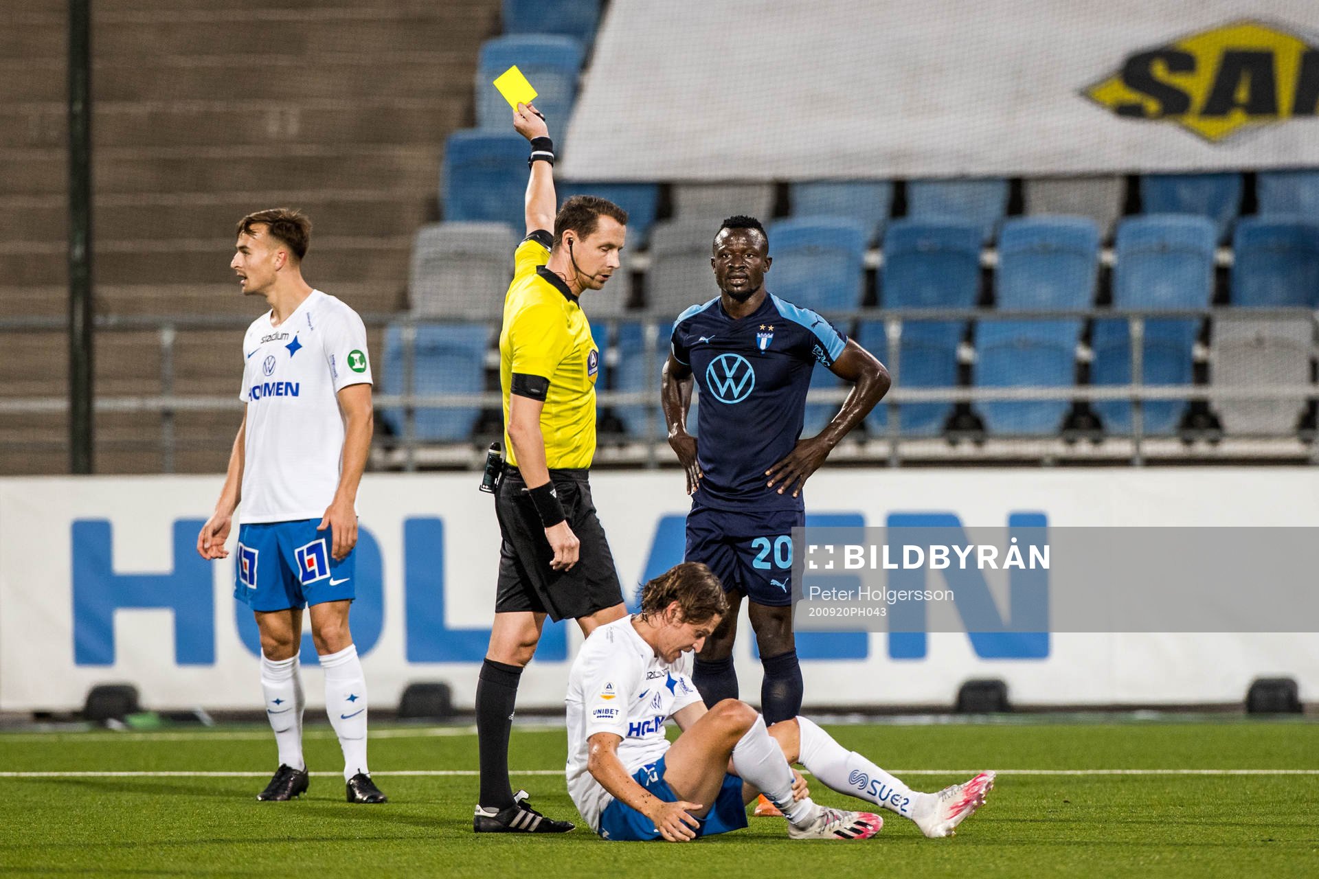 Malmö FFs Bonke Innocent får en varning