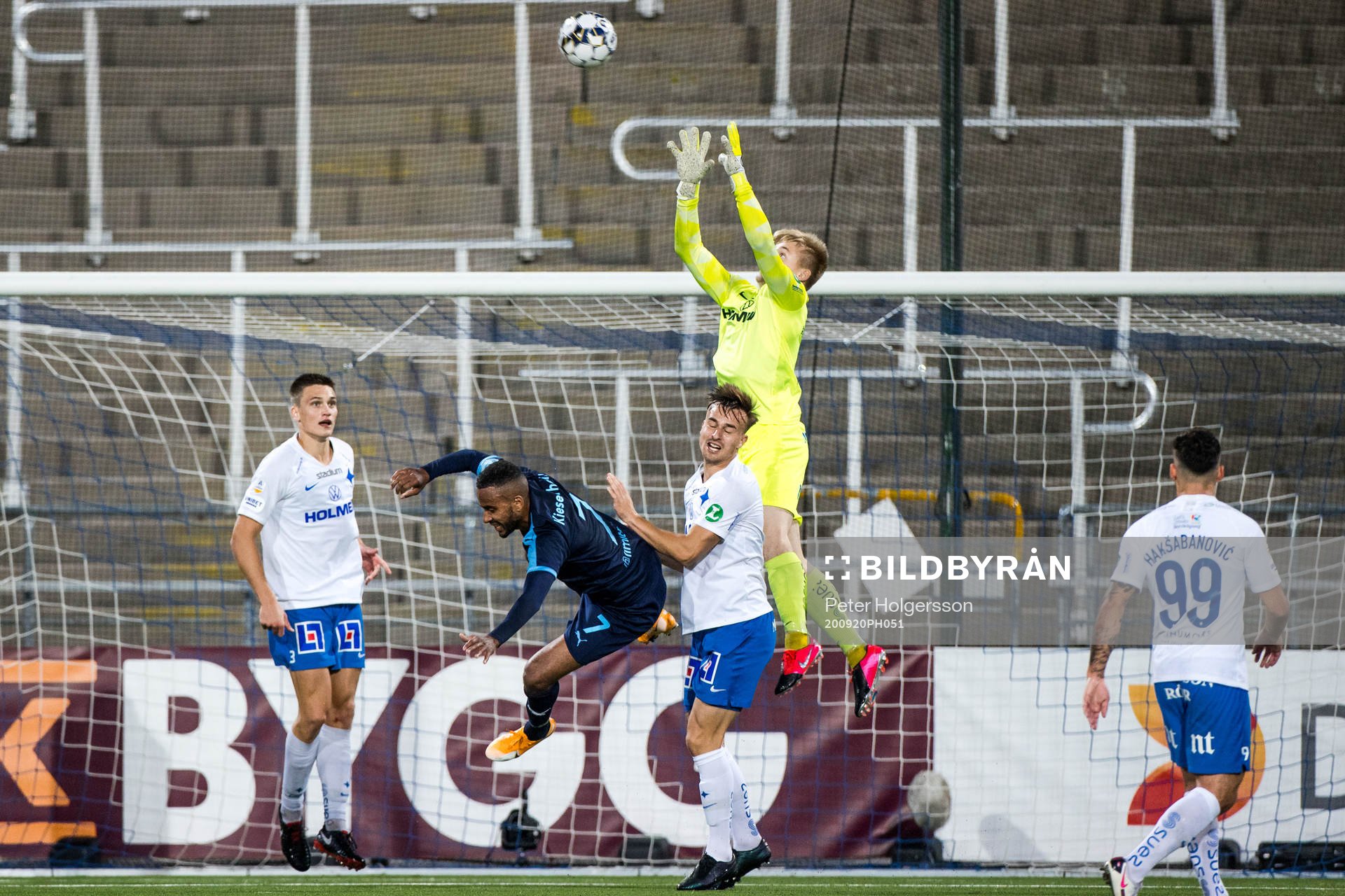 Malmö FFs Isaac Kiese Thelin oroar framför IFK