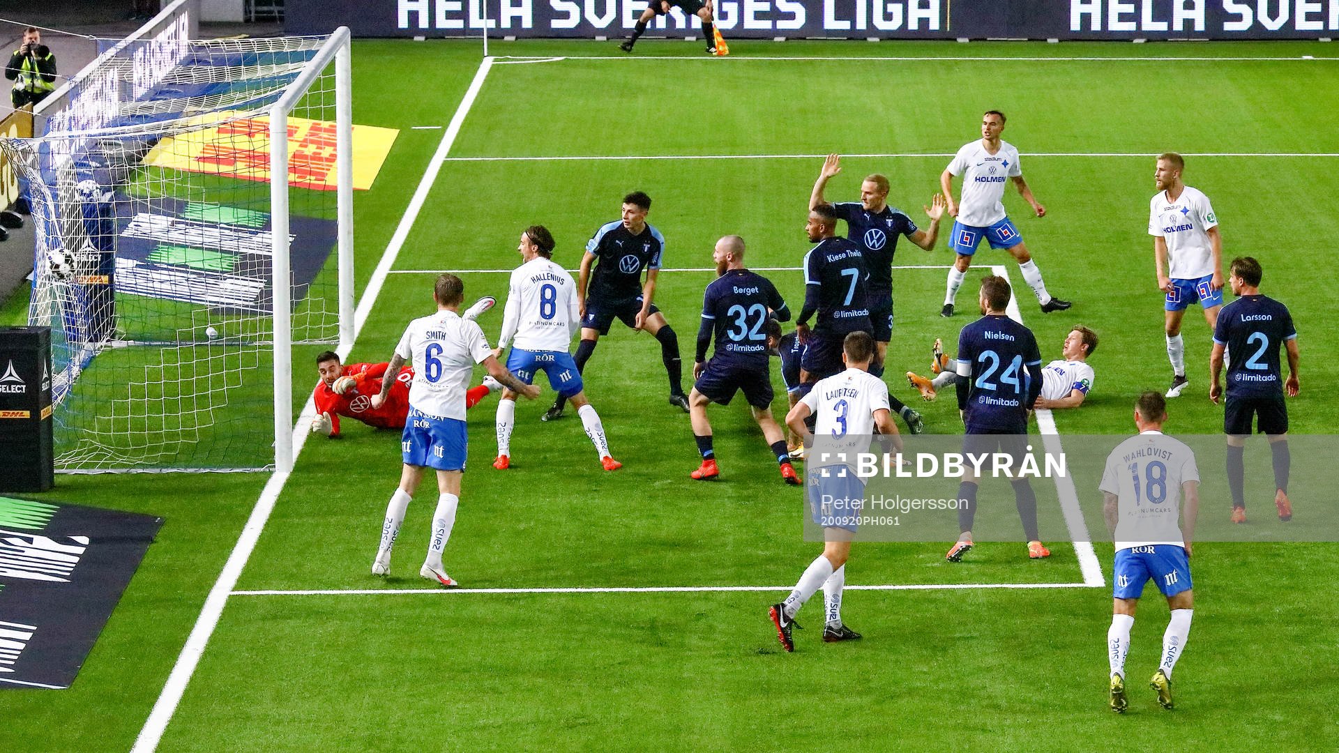 Mål 1-1 av liggande IFK Norrköpings Alexander Fransson