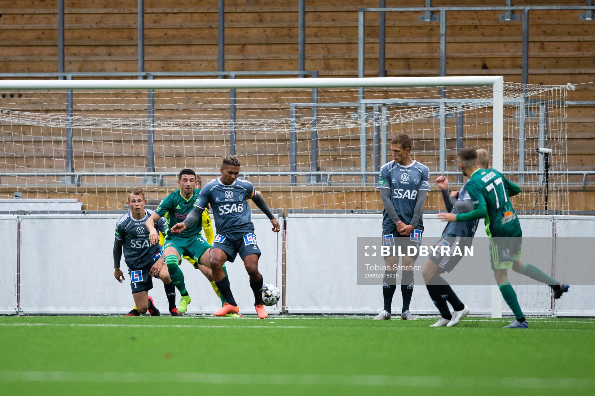 Brages Seth Kanteh Hellberg räddar undan ett skott till
