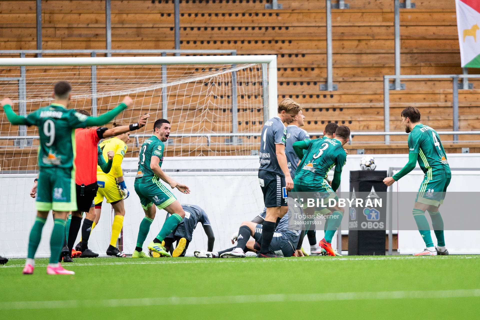 Dalkurds spelare jublar