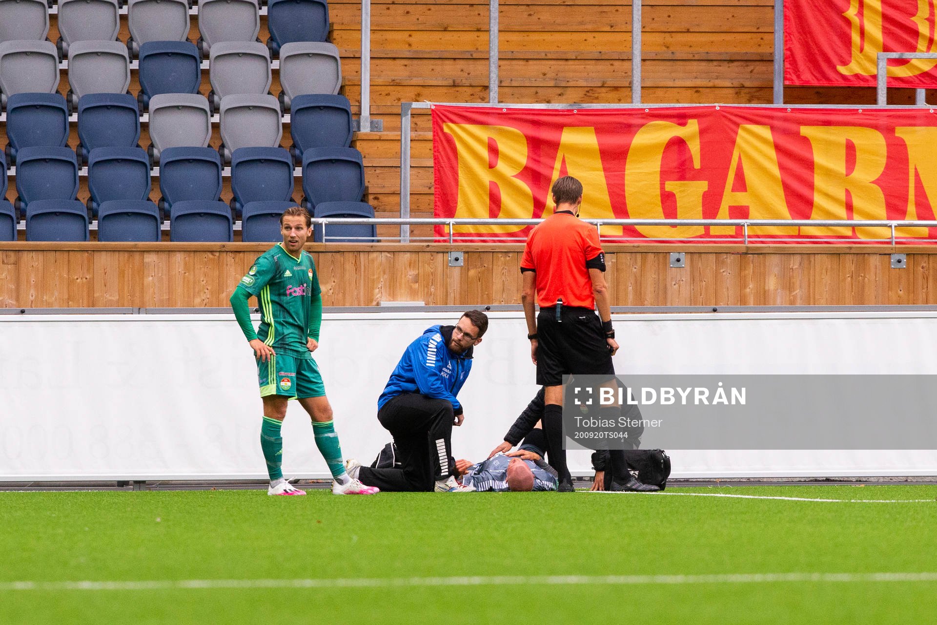 Brages Lukas Hiltunen med skada under fotbollsmatchen i Superettan  mellan Dalkurd och Brage den 20 september 2020 i Uppsala.