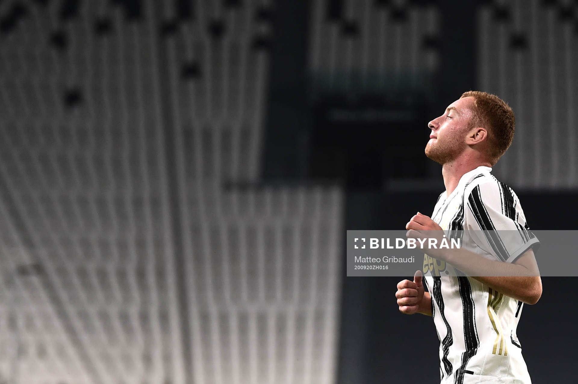 Dejan Kulusevski of Juventus celebrates the 1-0 goal