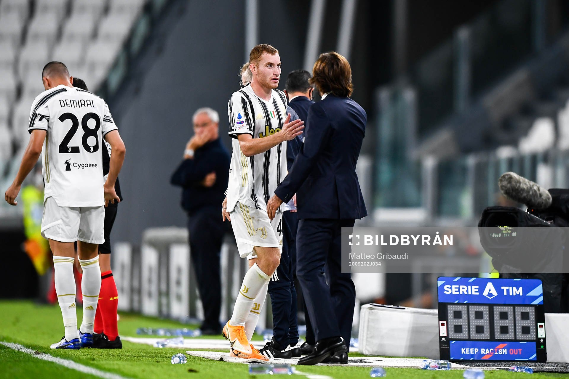 Dejan Kulusevski and head coach Andrea Pirlo of Juventus