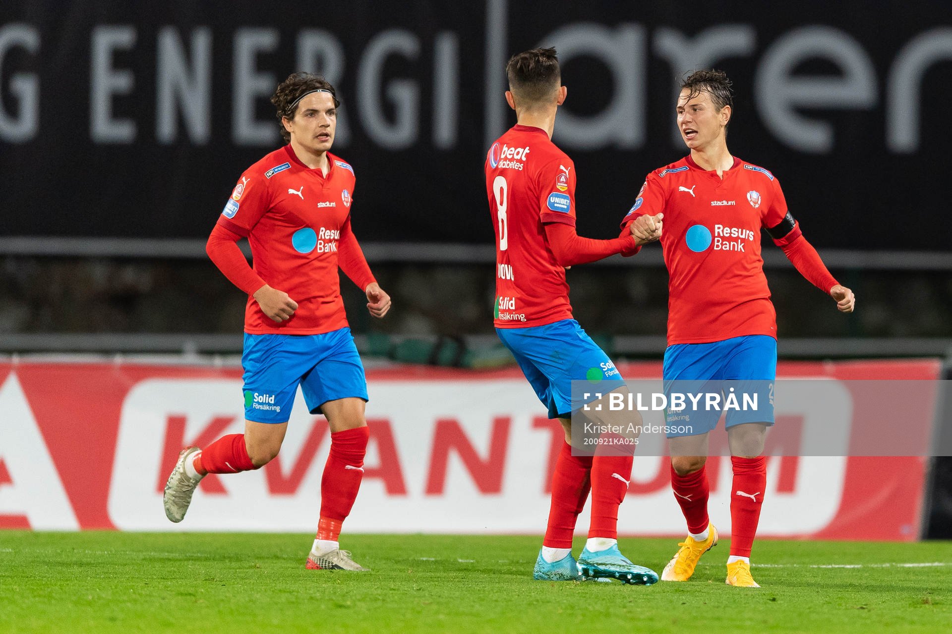 Helsingborgs Alex Timossi jublar med lagkamrater