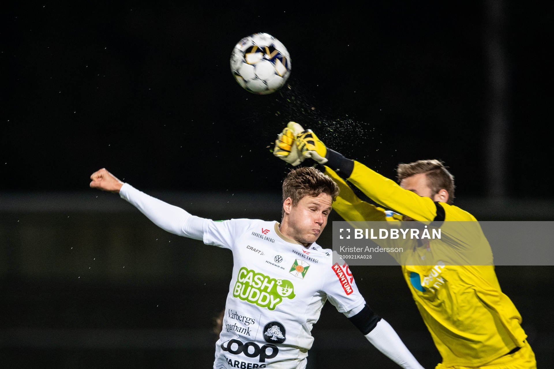 Varbergs Gustav Norlin och Helsingborgs målvakt Alexander