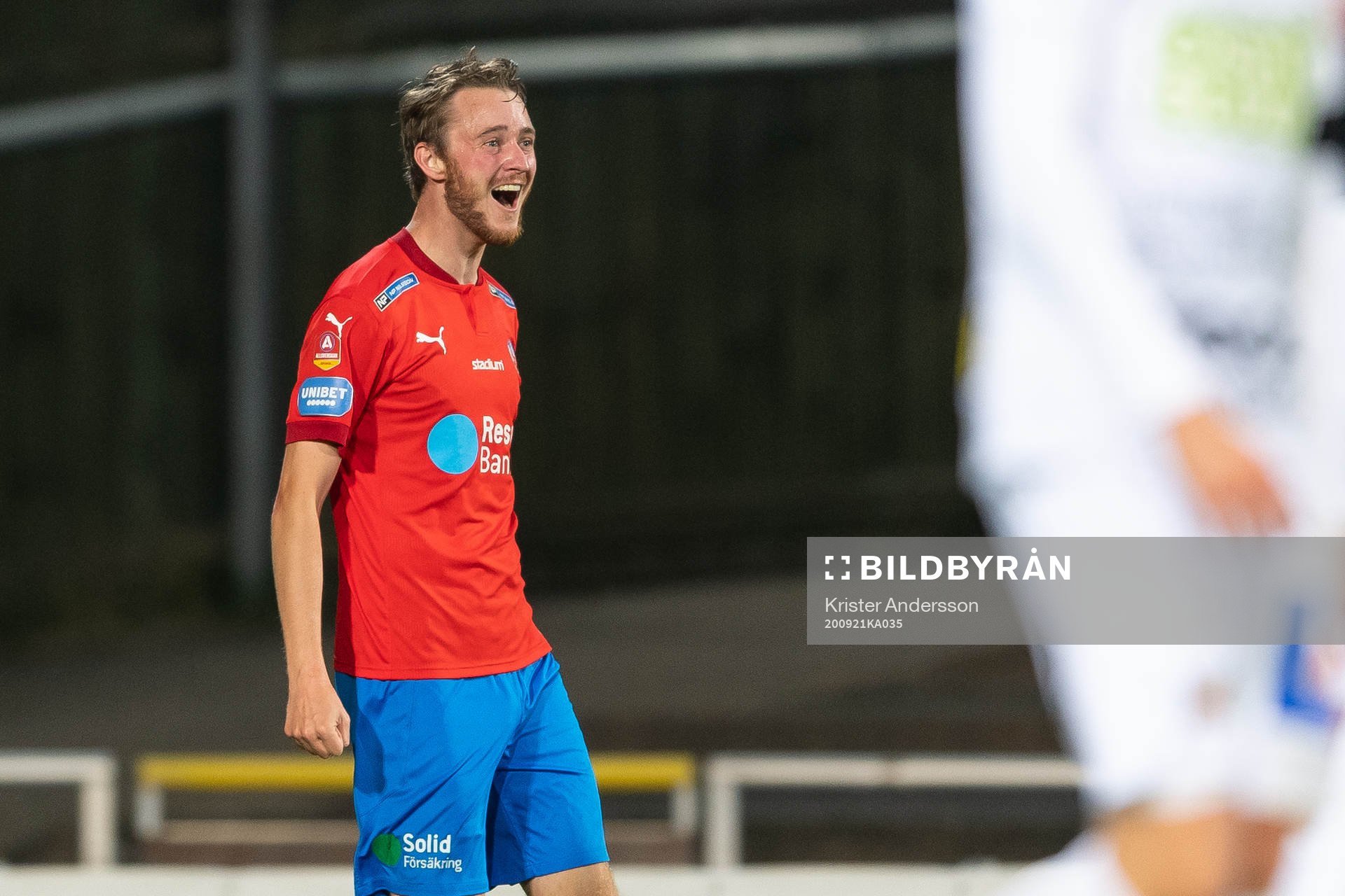 Helsingborgs Rasmus Jönsson jublar efter 1-3 under fotbollsmatchen i Allsvenskan mellan Varberg och Helsingborg den 21 september 2020 i Varberg.