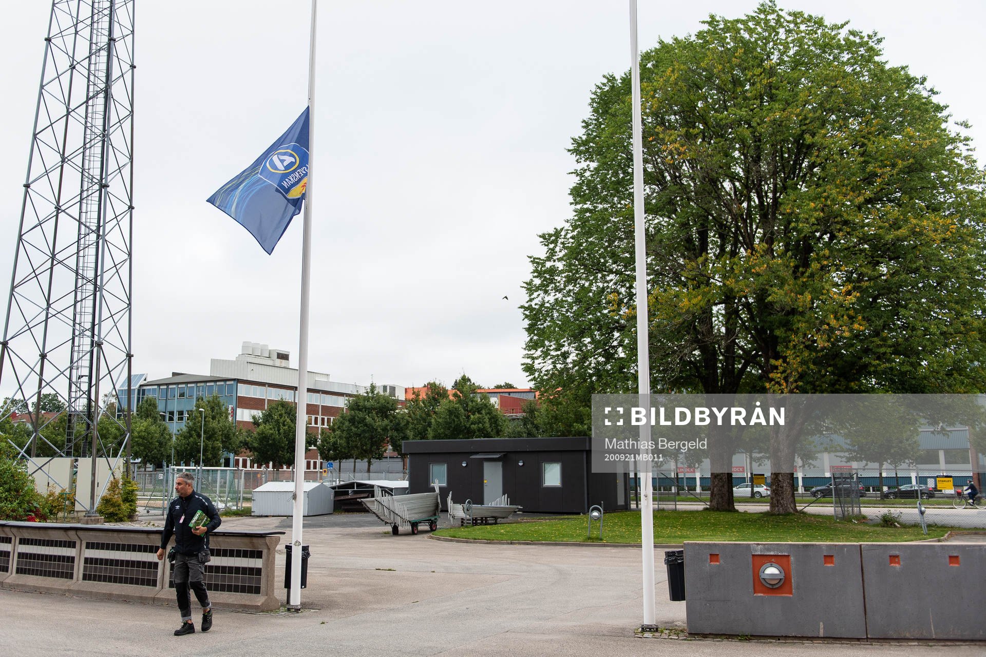 Den allsvenska flaggan på halv stång utanför Borås