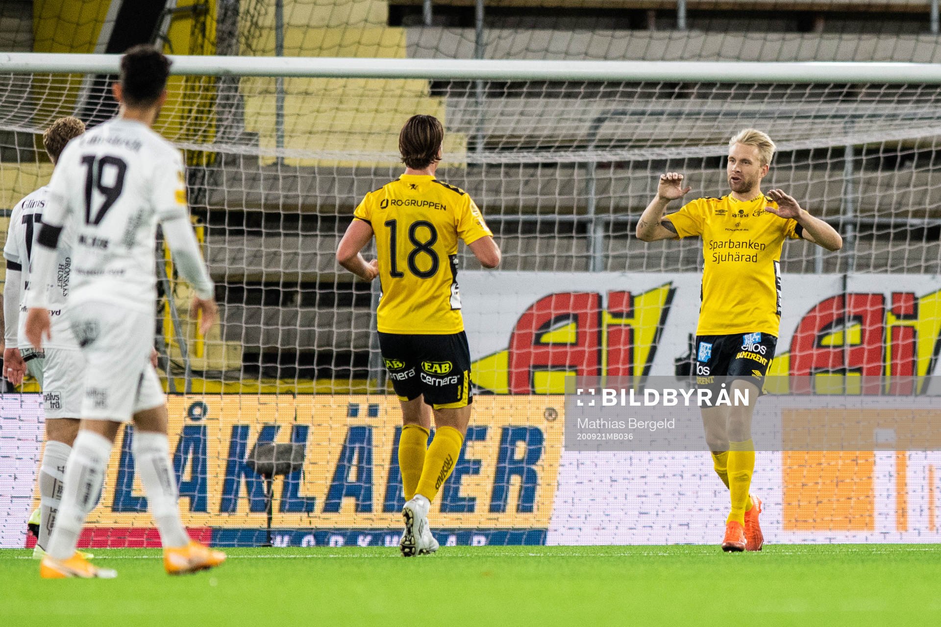 Elfsborgs Johan Larsson jublar
