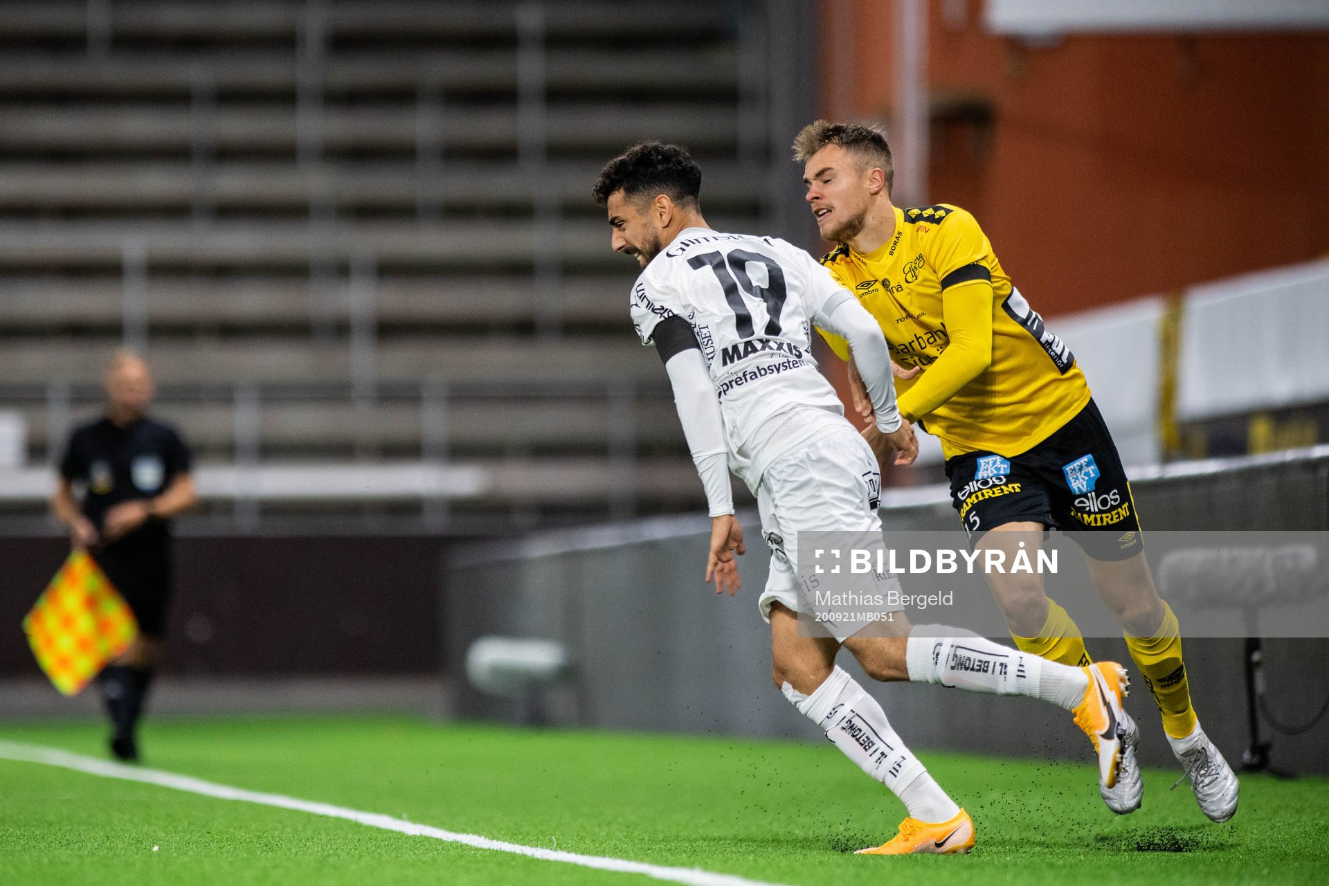 Häckens Daleho Irandust i en duell med Elfsborgs Leo