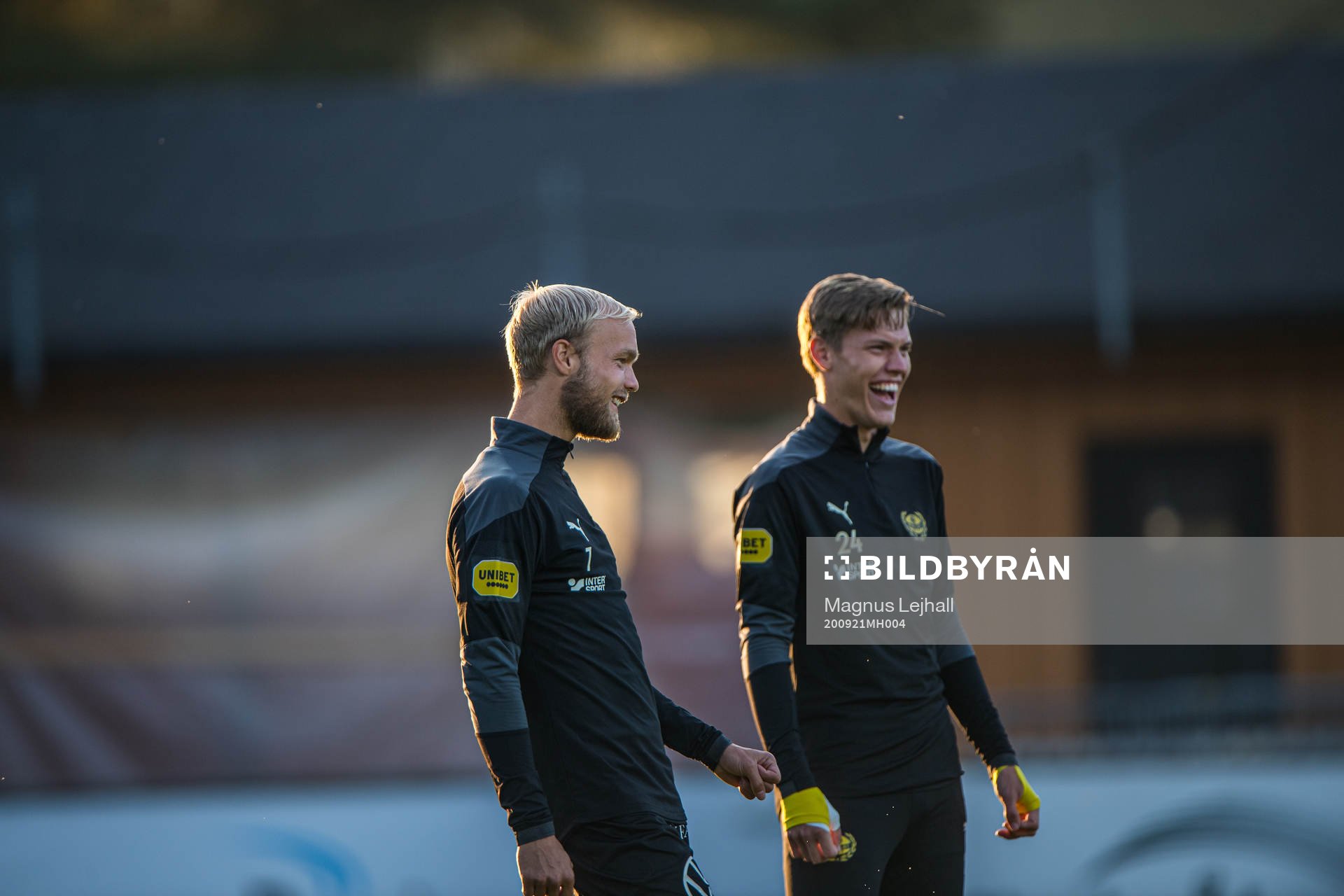 Mjällbys Viktor Gustafson  och Taylor Silverholt