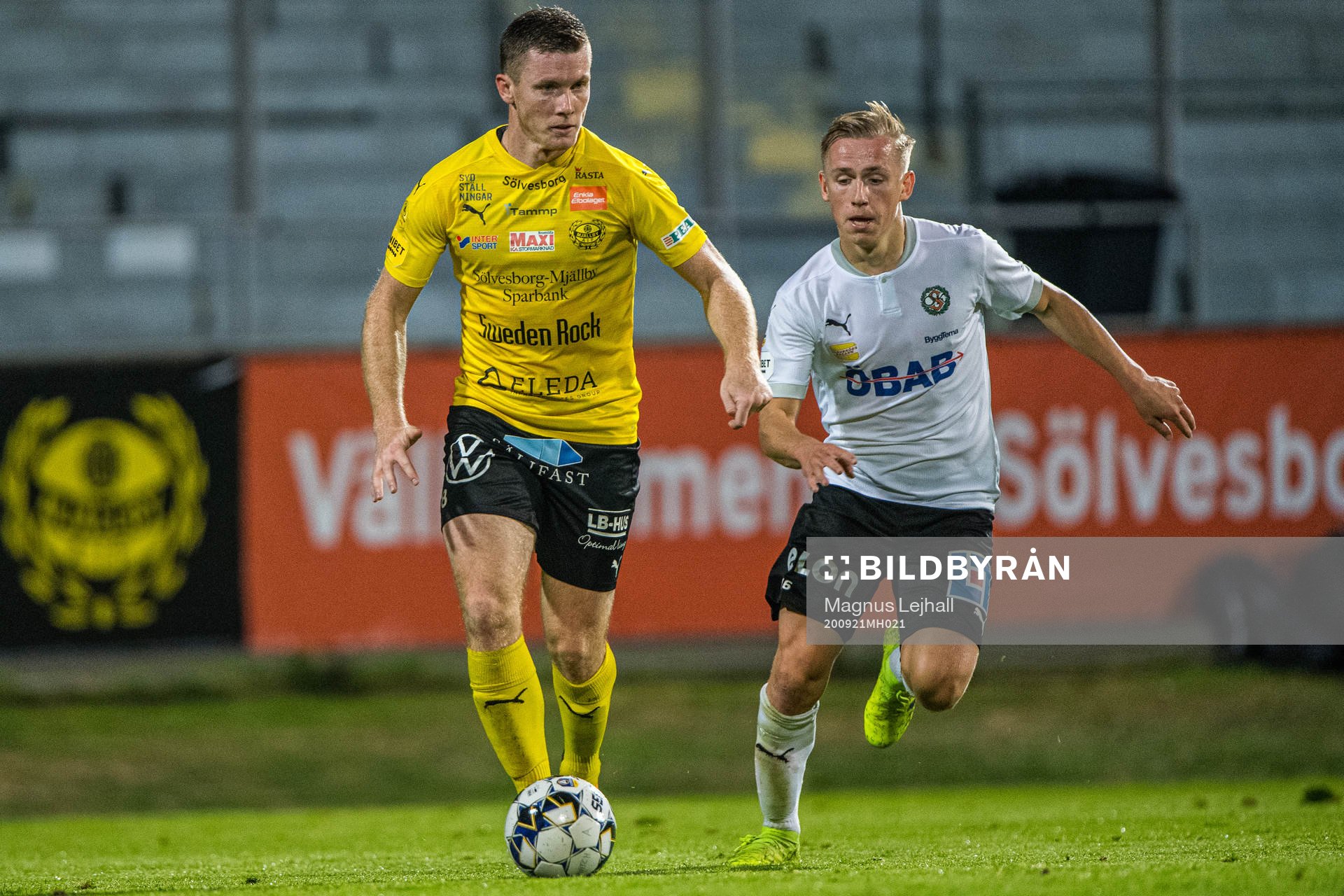 Mjällbys Viktor Agardius  och Örebros David Seger