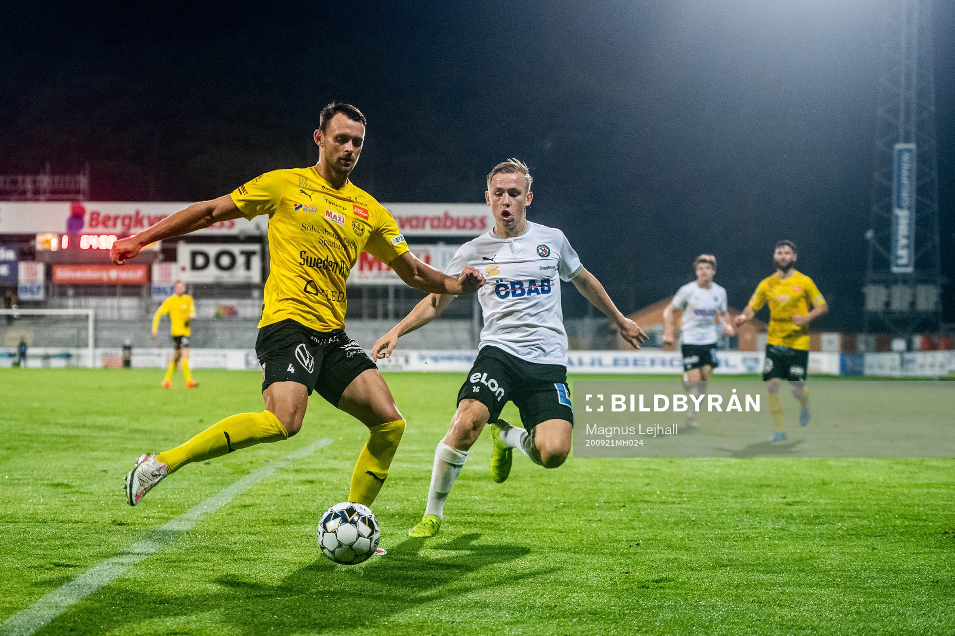 Mjällbys Max Watson och Örebros David Seger