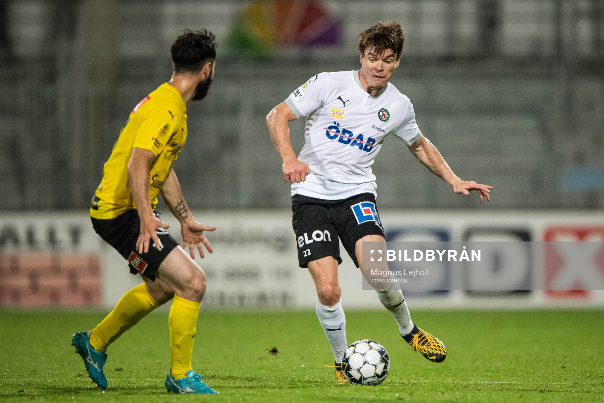 Örebros Albin Granlund och Mjällbys Jonathan Tamimi