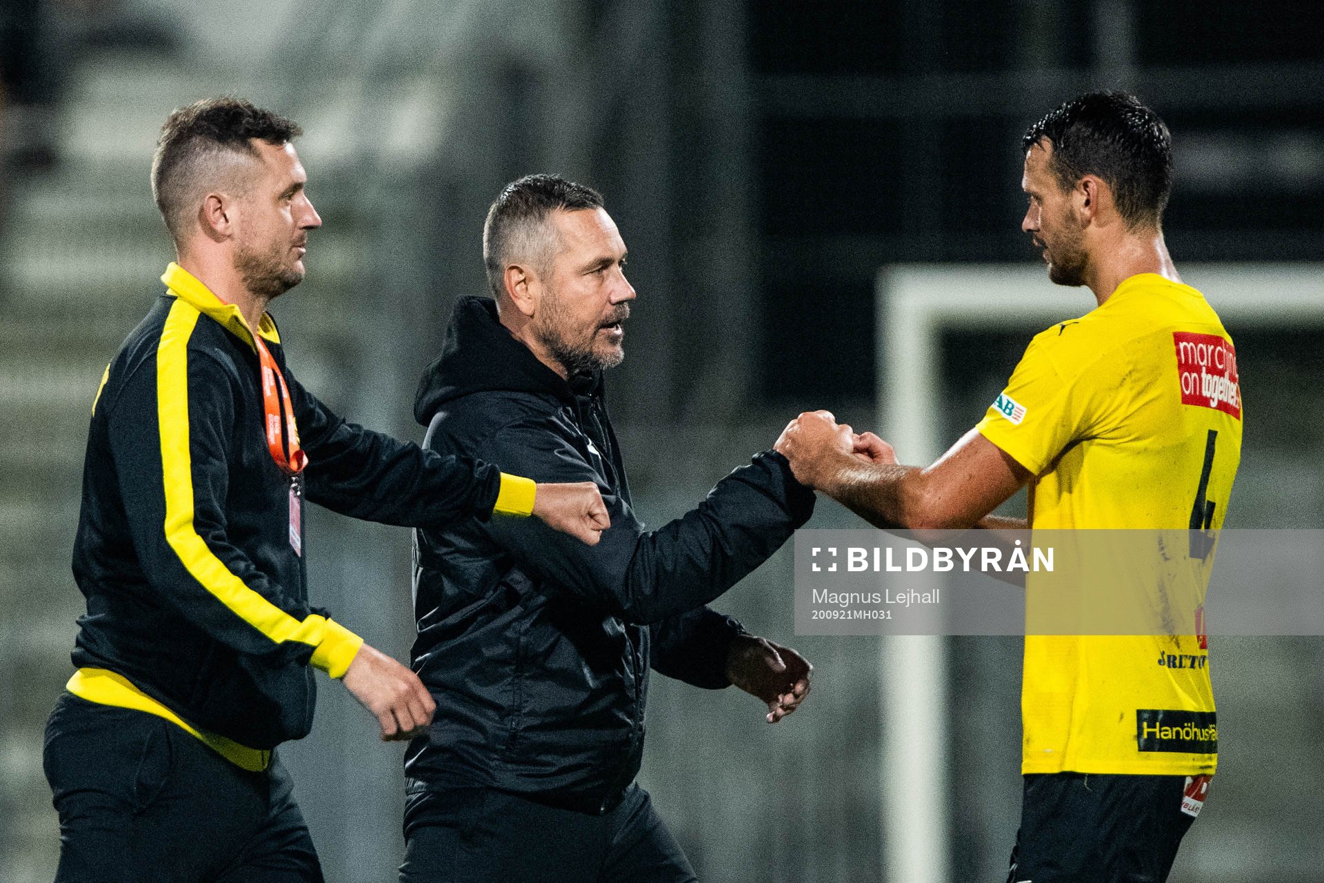Mjällbys tränare Marcus Lantz och Max Watson jublar
