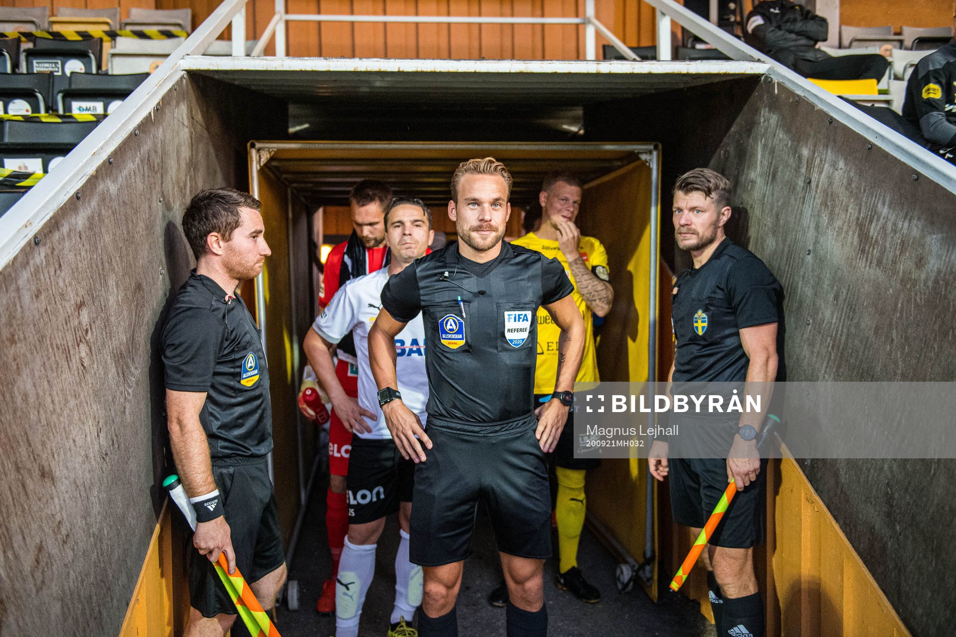 domare Kristoffer Karlsson, Örebros Nordin Gerzic  och