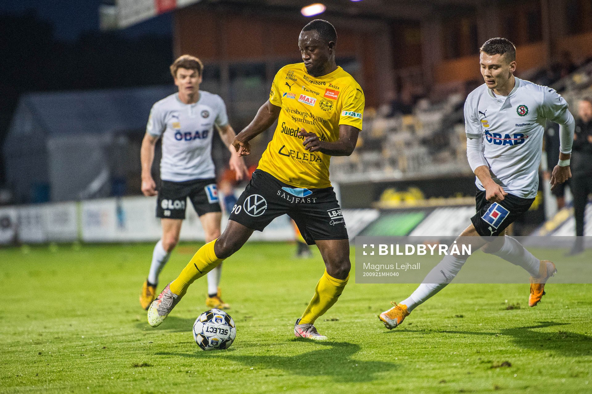 Mjällbys Moses Orwohicho Ogbu 0ch Örebros Jake Larsson