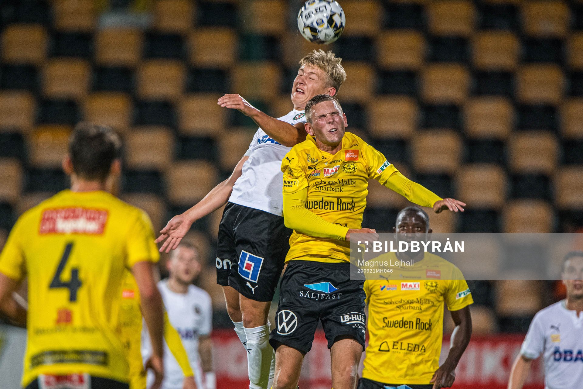 Mjällbys Adam Petersson och Örebros Dennis Collander